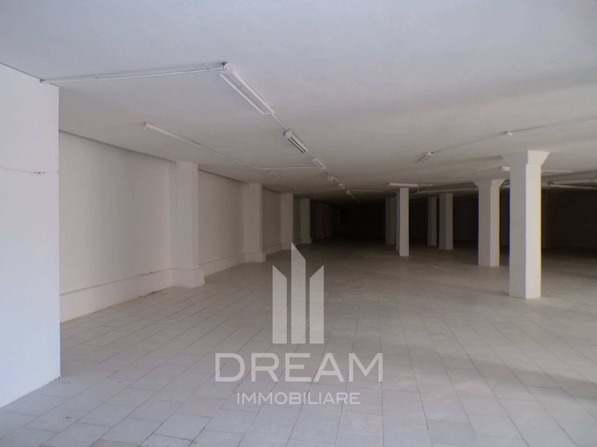 Locale commerciale in vendita a Quartu Sant'Elena