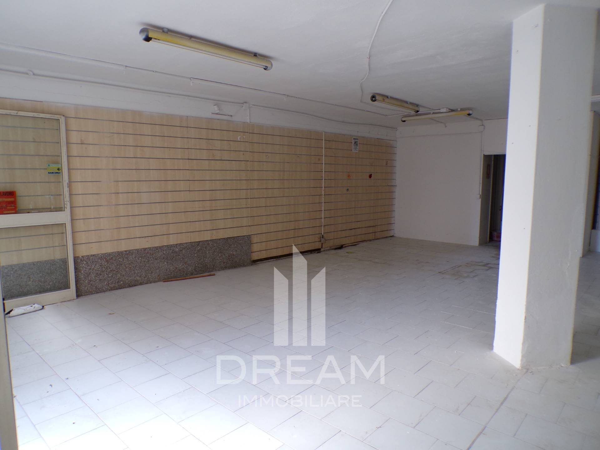 Locale commerciale in vendita a Quartu Sant'Elena