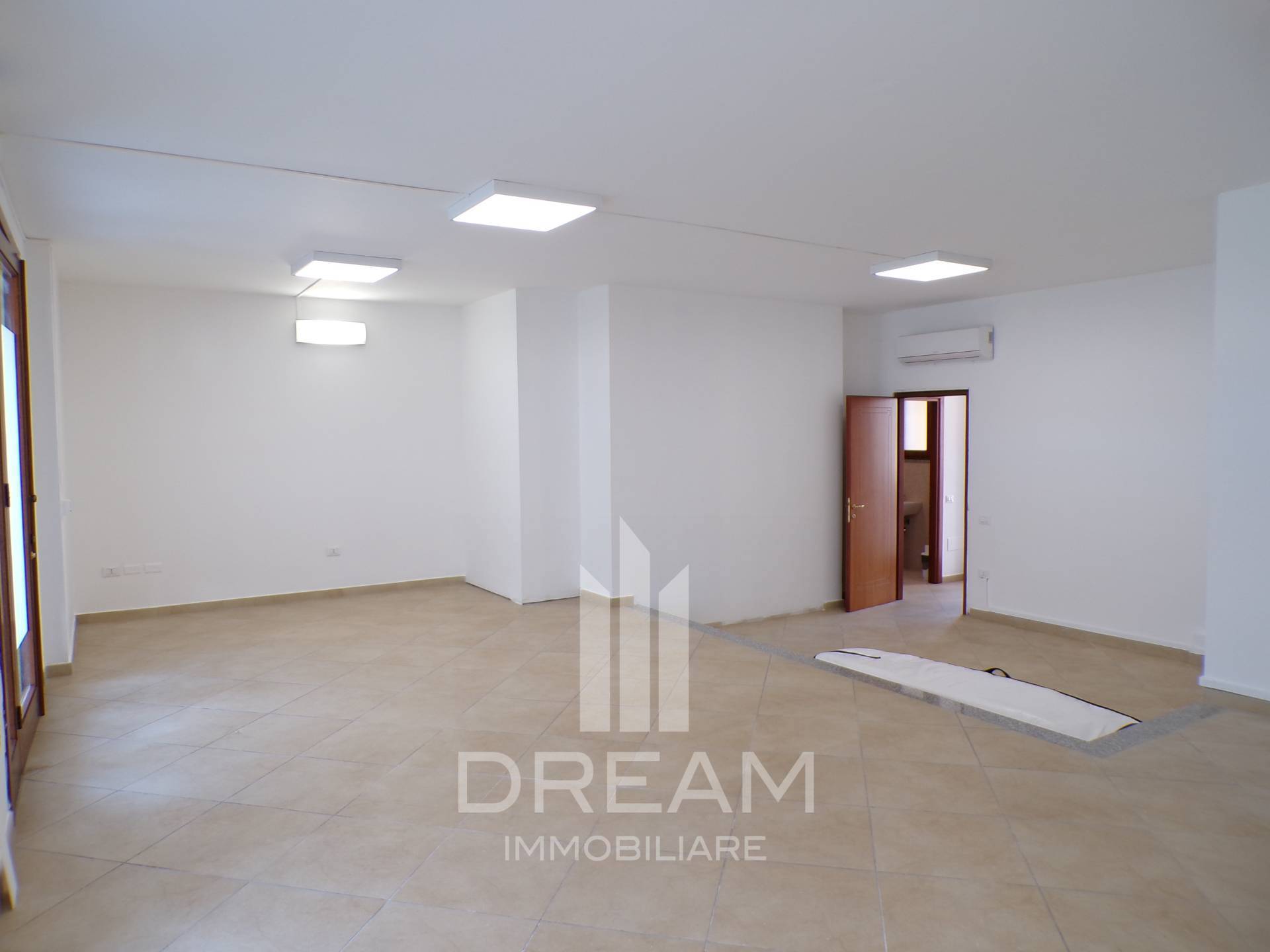 Locale commerciale in affitto a Quartu Sant'Elena