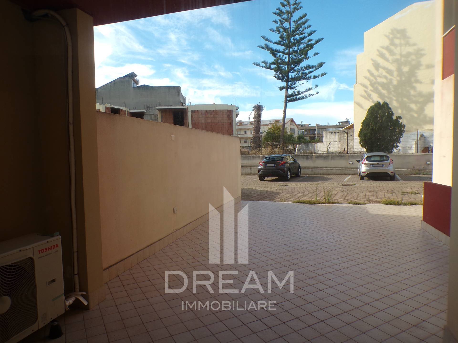 Locale commerciale in affitto a Quartu Sant'Elena