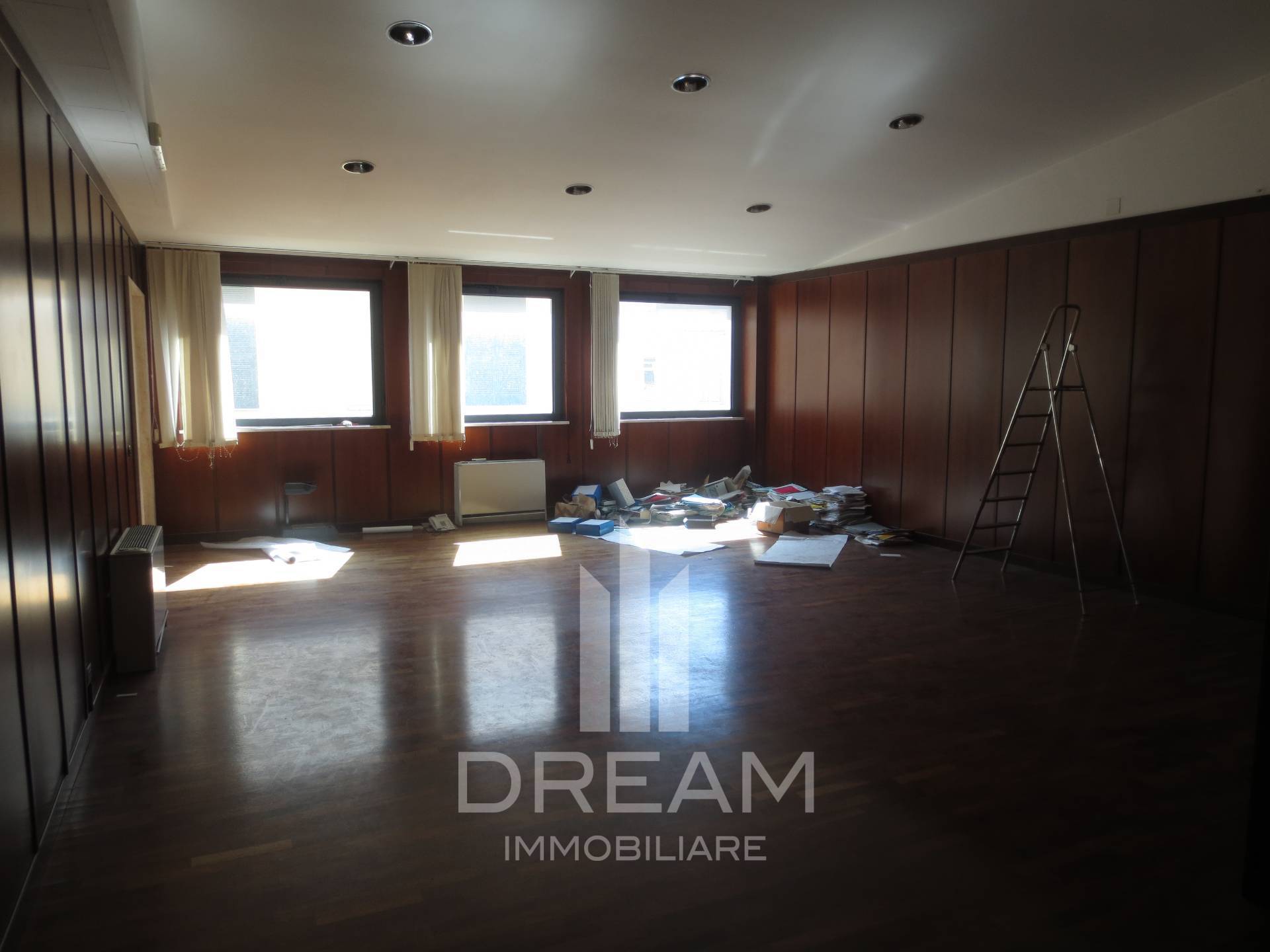 Stabile/Palazzo in vendita a Cagliari, Marina