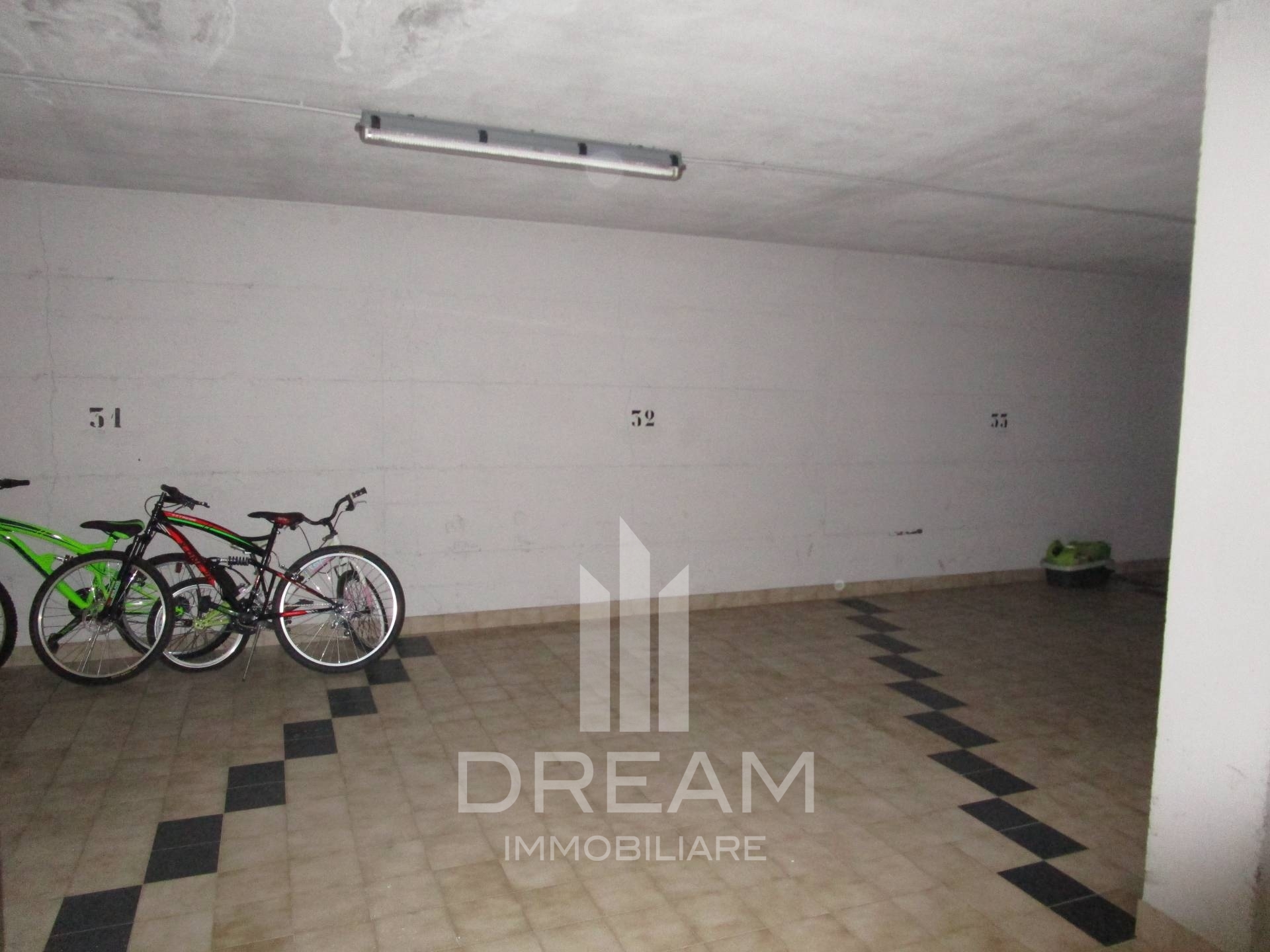 Box / Posto auto in vendita a Cagliari, Is Mirrionis