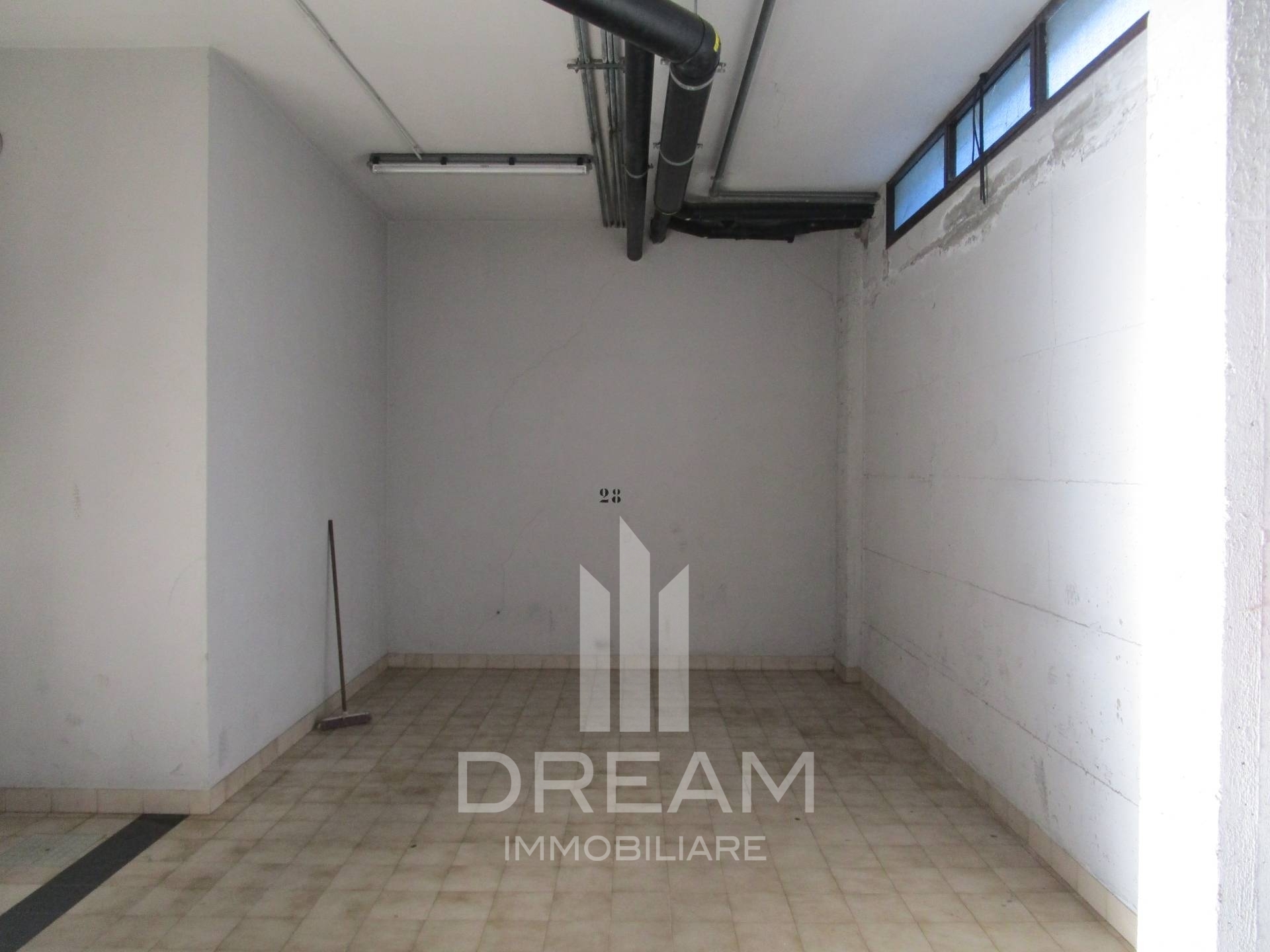 Box / Posto auto in vendita a Cagliari, Is Mirrionis