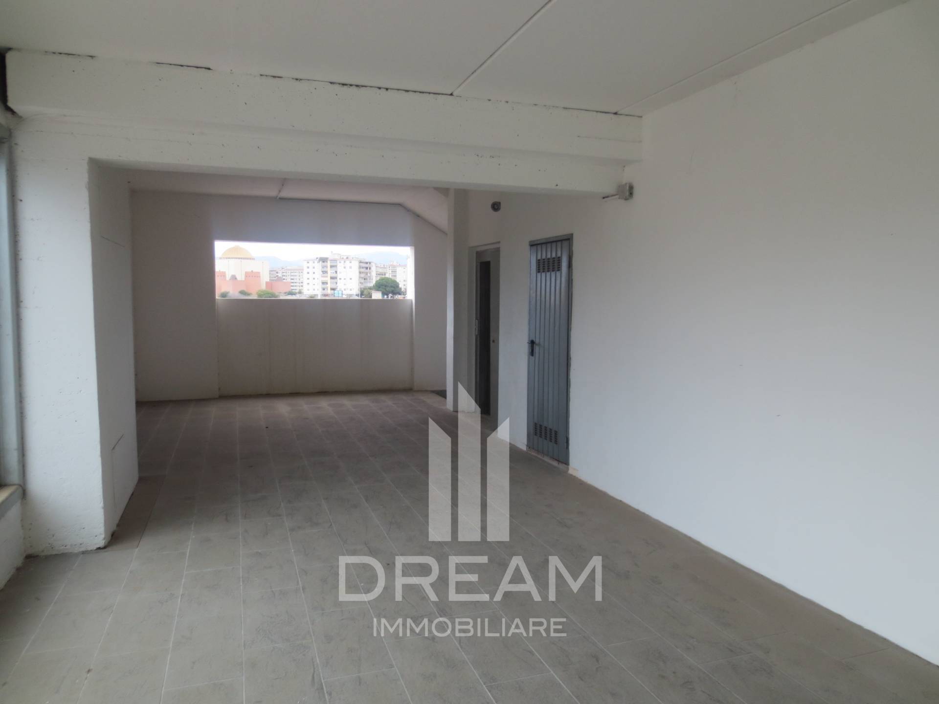 Locale commerciale in vendita a Quartu Sant'Elena, Quartello