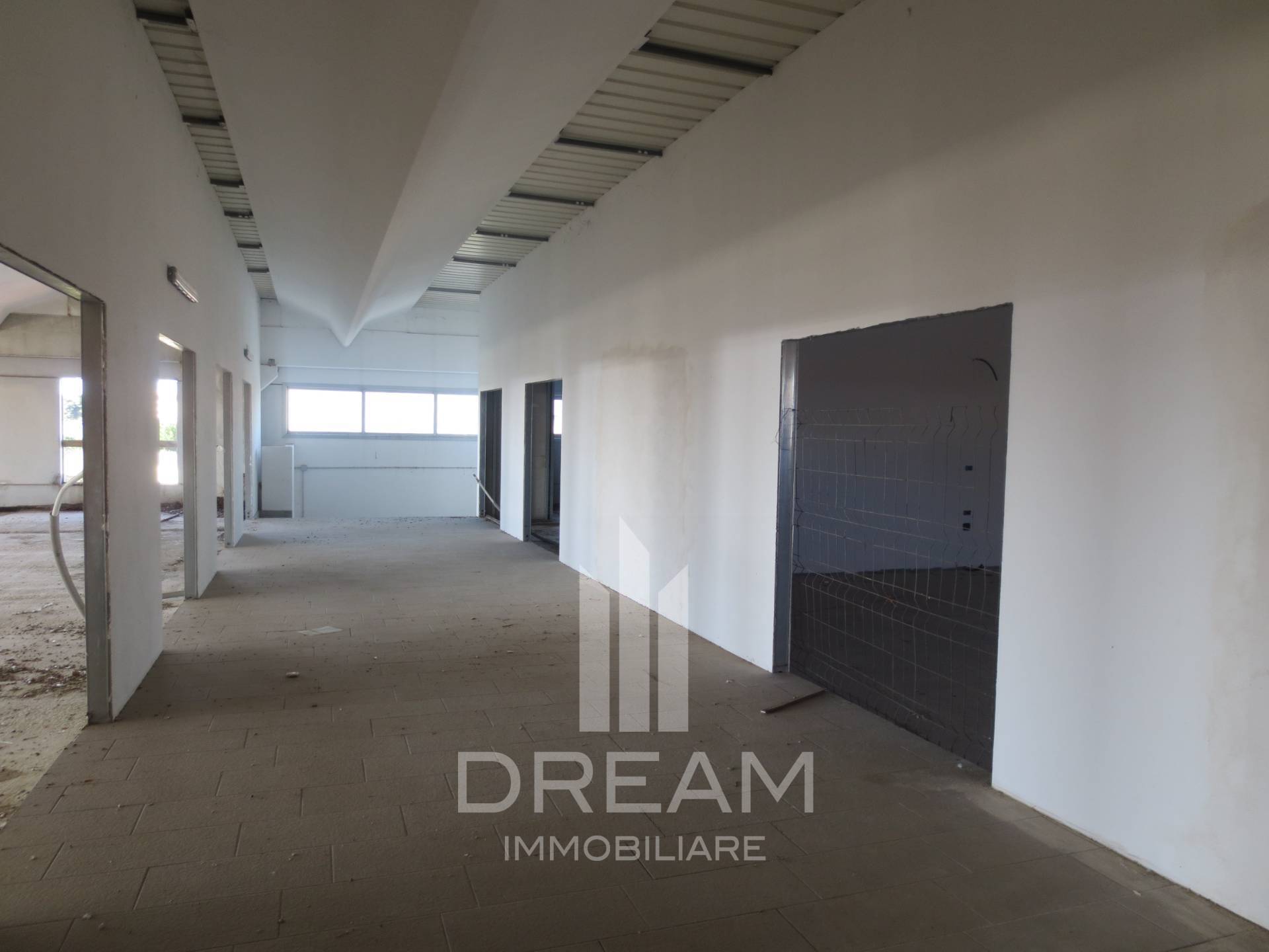 Locale commerciale in vendita a Quartu Sant'Elena, Quartello