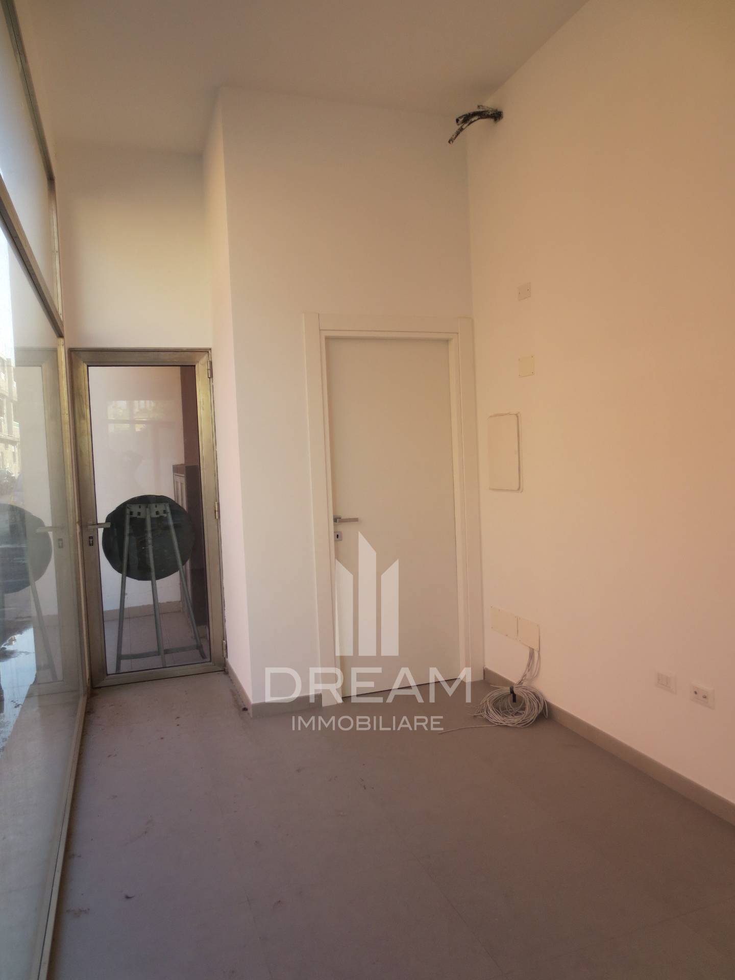 Locale commerciale in affitto a Cagliari, Pirri