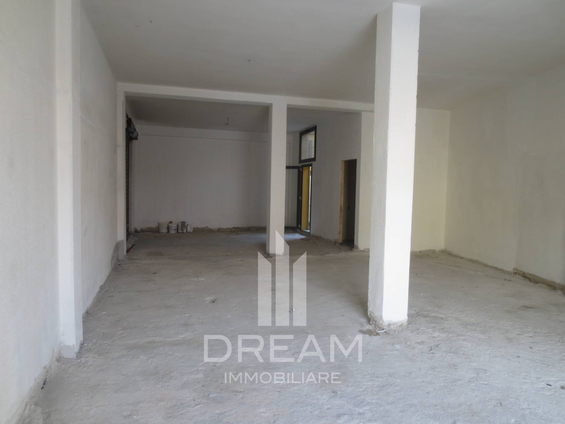 Locale commerciale in affitto a Quartu Sant'Elena