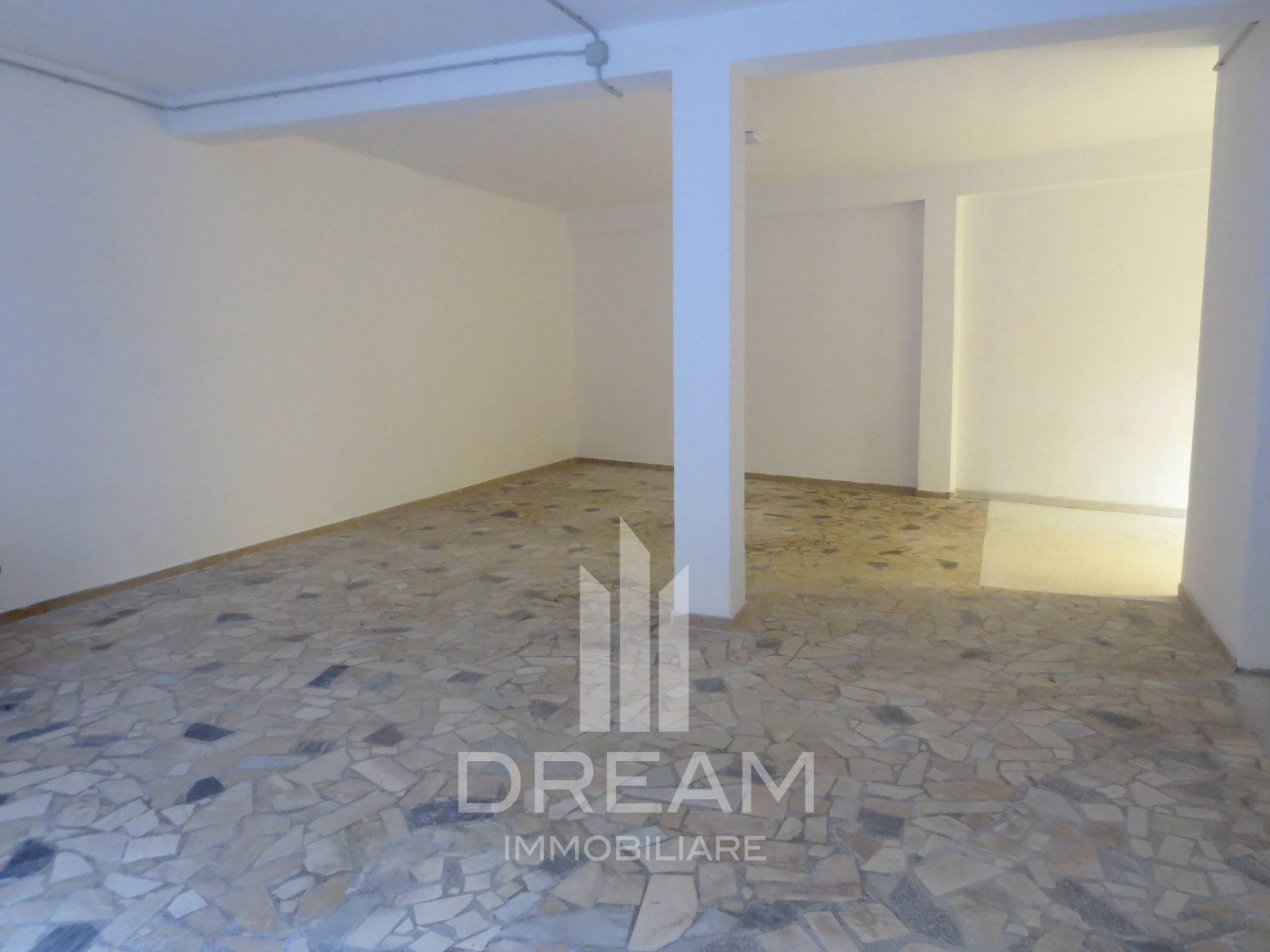 Locale commerciale in affitto a Quartu Sant'Elena