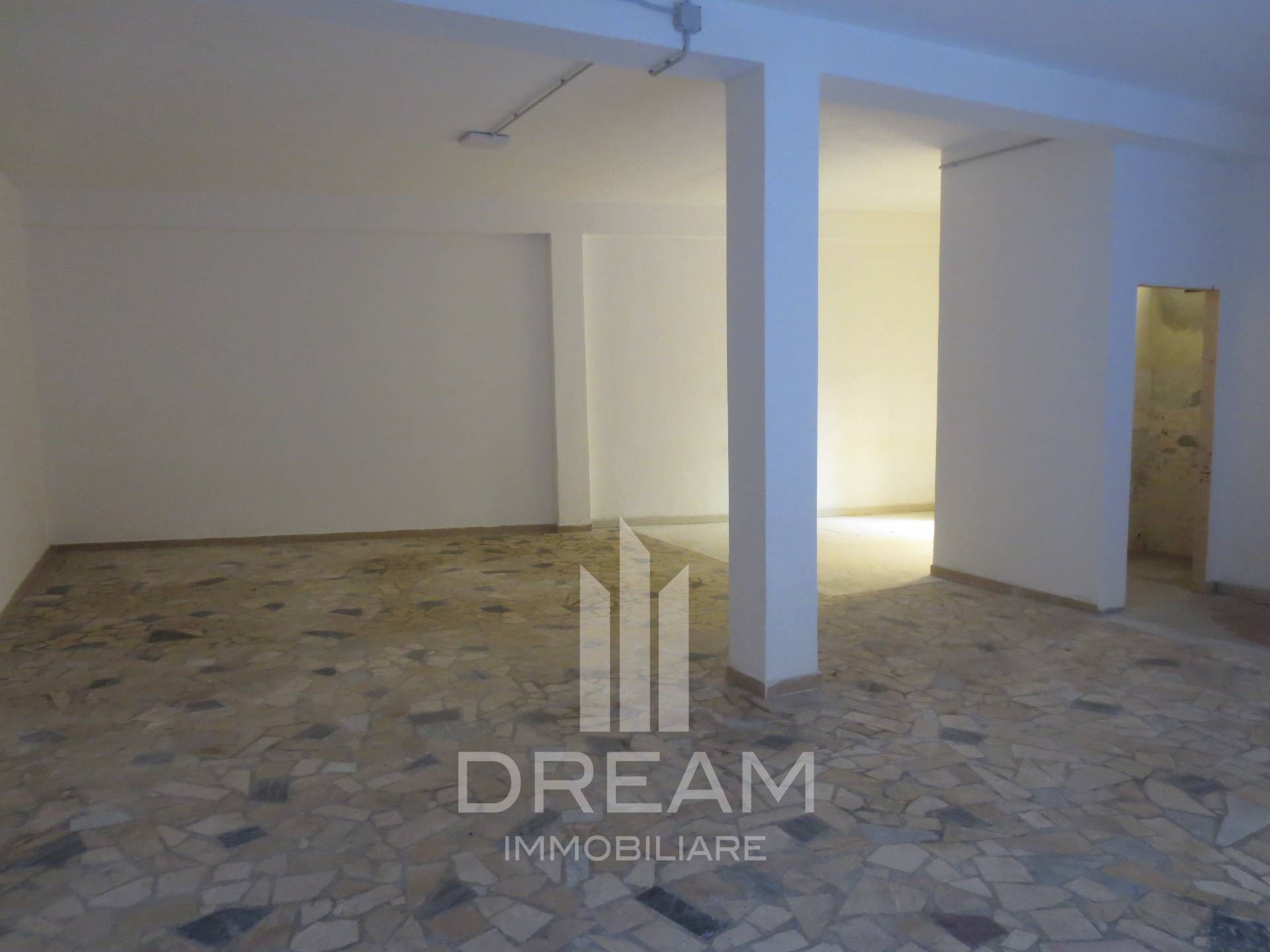 Locale commerciale in affitto a Quartu Sant'Elena