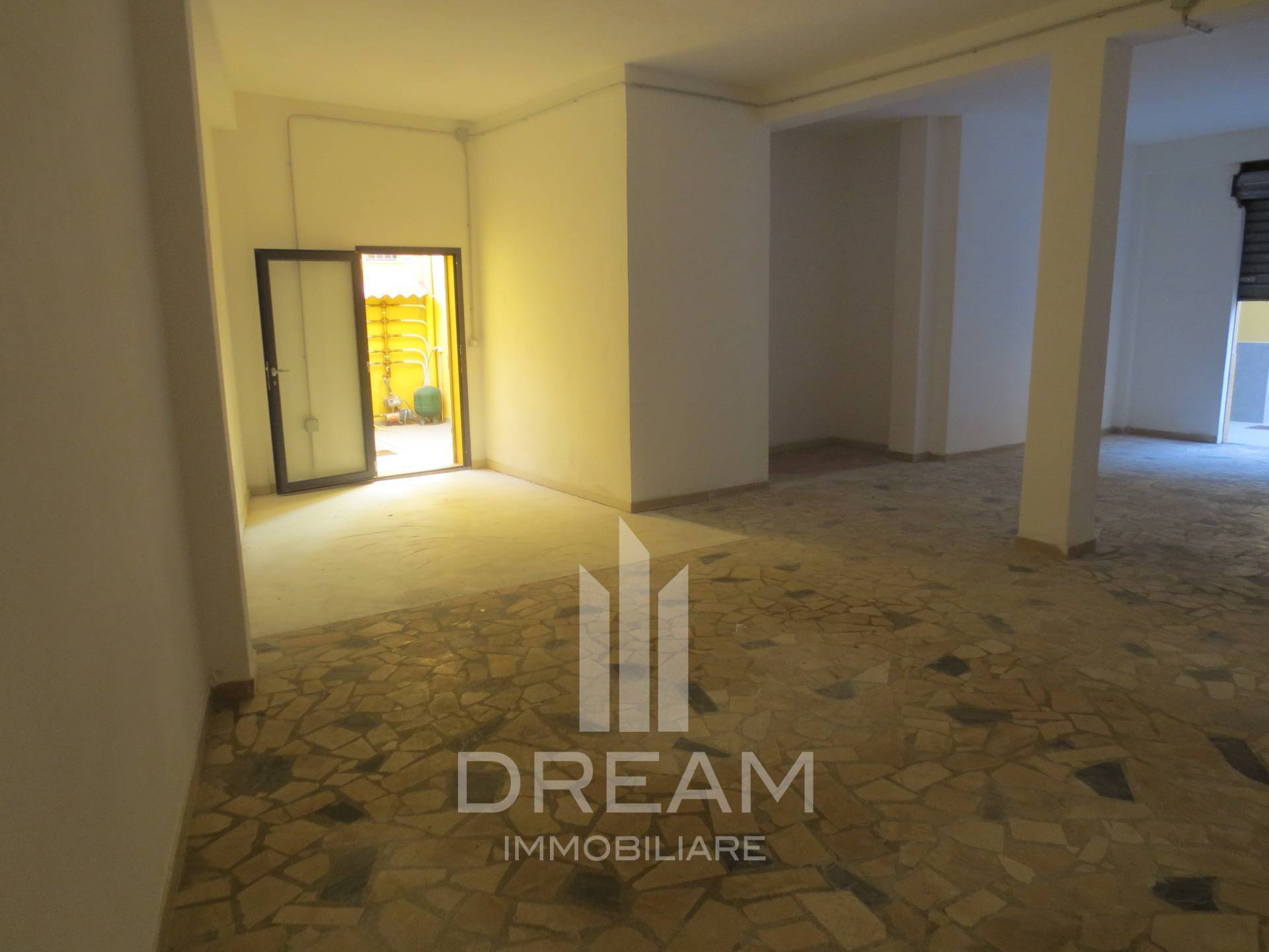 Locale commerciale in affitto a Quartu Sant'Elena