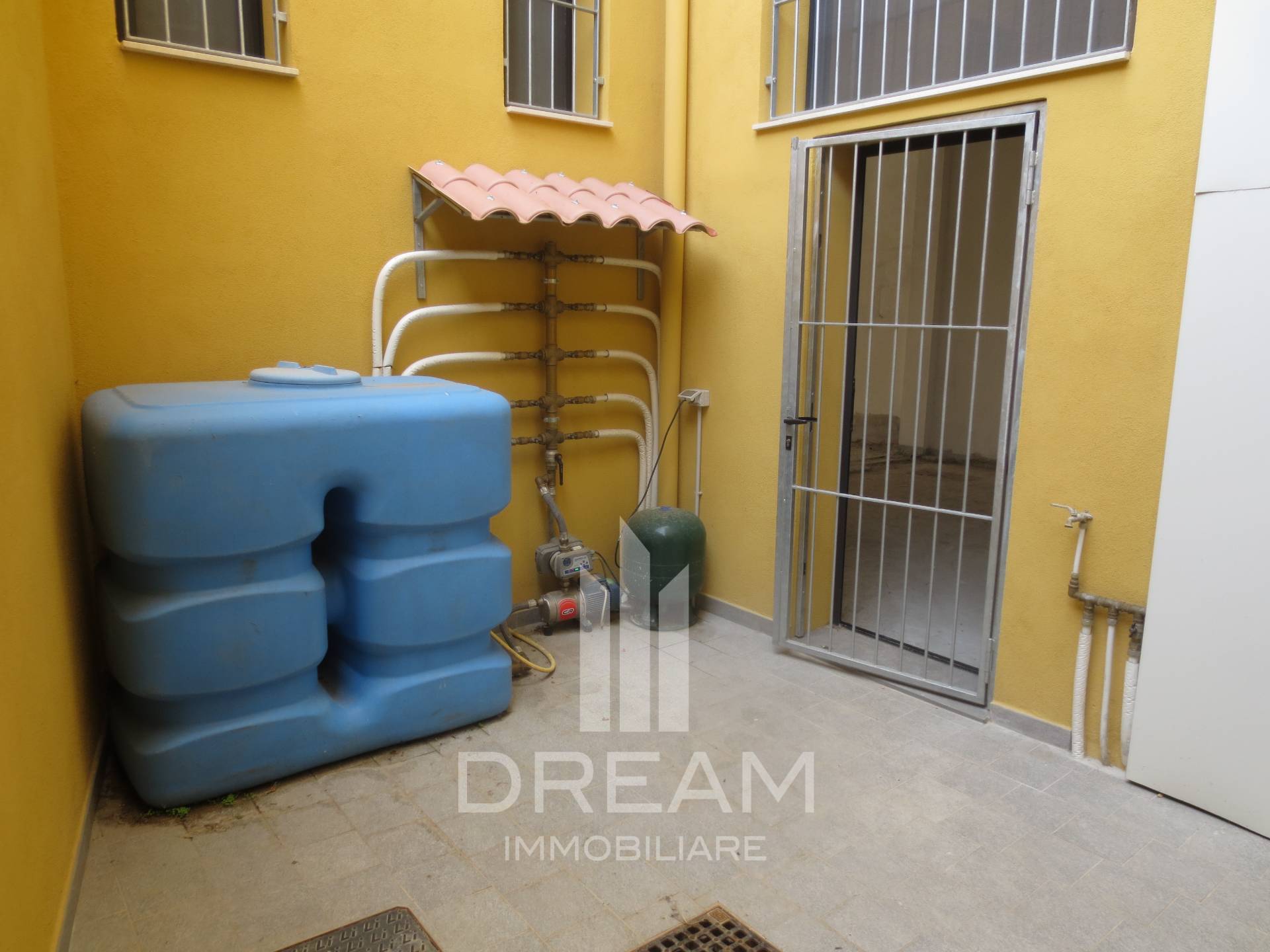 Locale commerciale in affitto a Quartu Sant'Elena