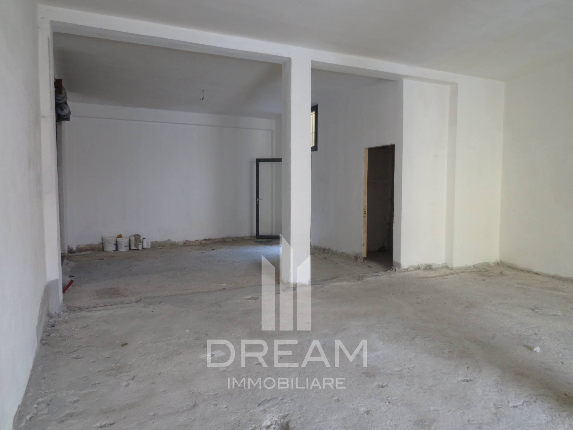 Locale commerciale in affitto a Quartu Sant'Elena