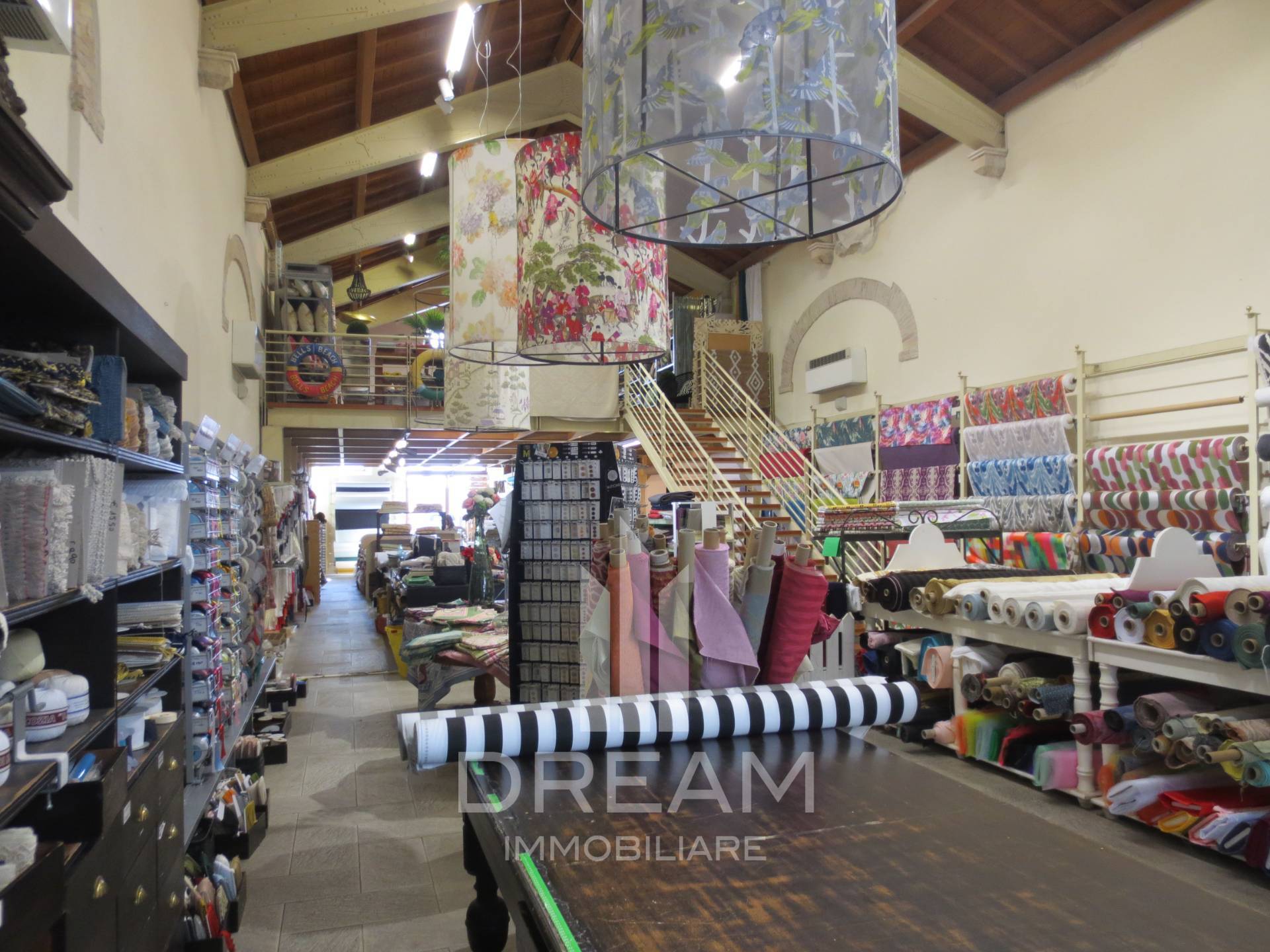 Locale commerciale in affitto a Cagliari