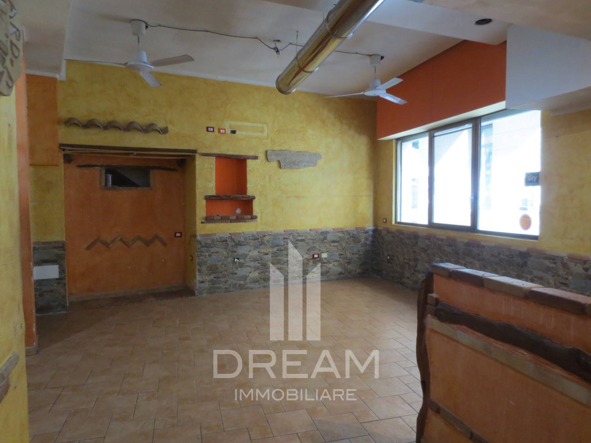 Locale commerciale in affitto a Cagliari, Marina