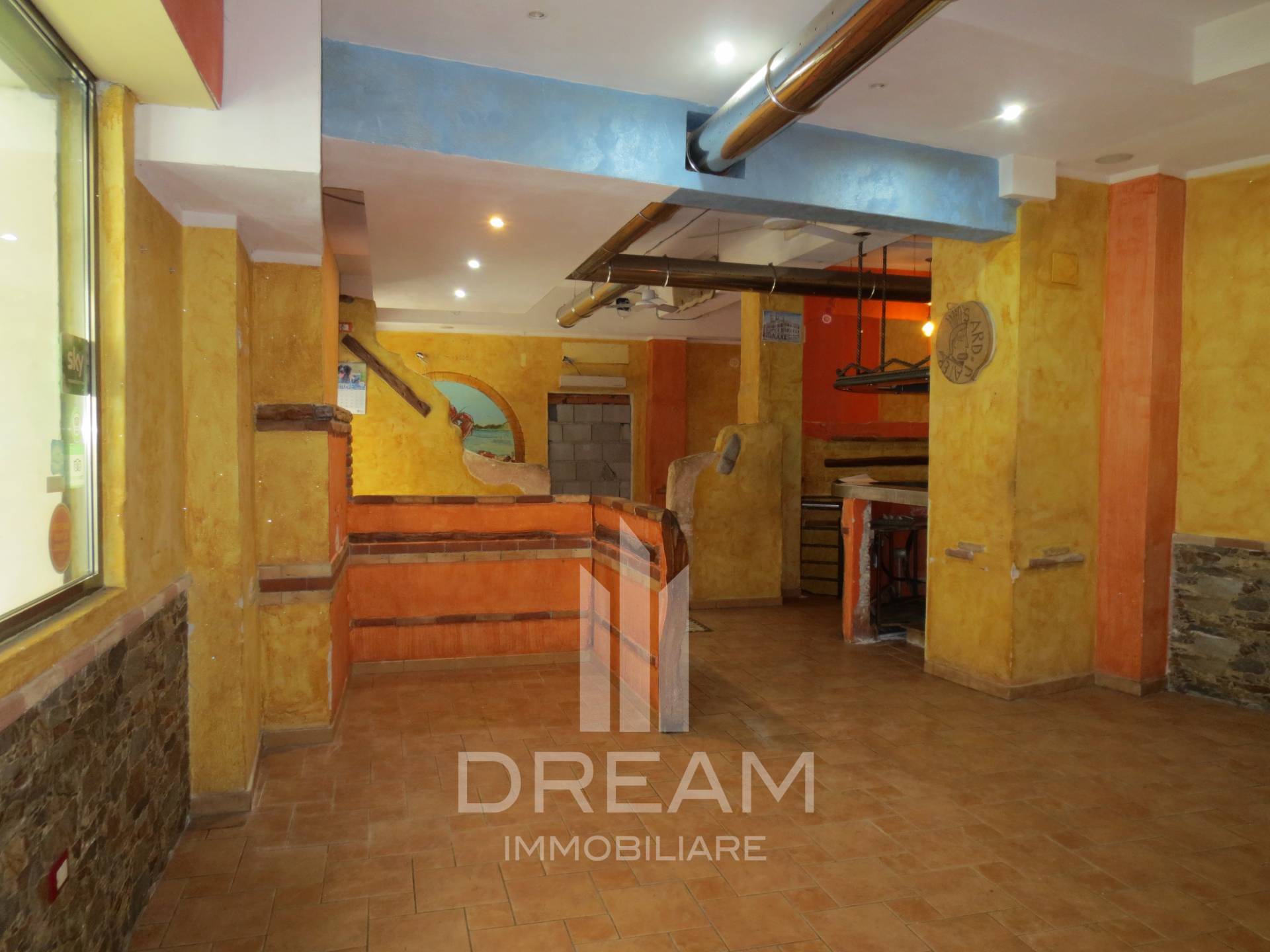 Locale commerciale in affitto a Cagliari, Marina