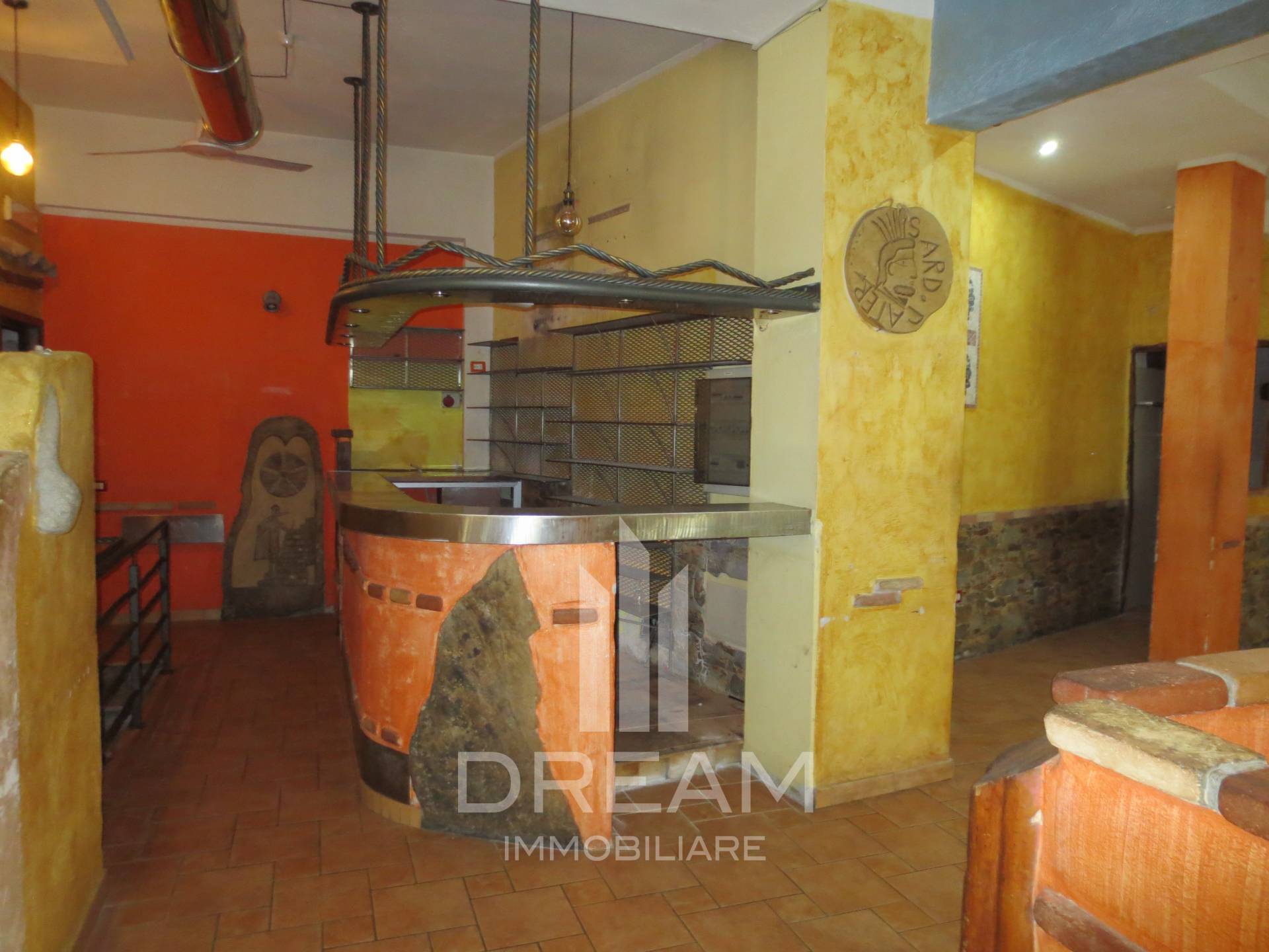 Locale commerciale in affitto a Cagliari, Marina