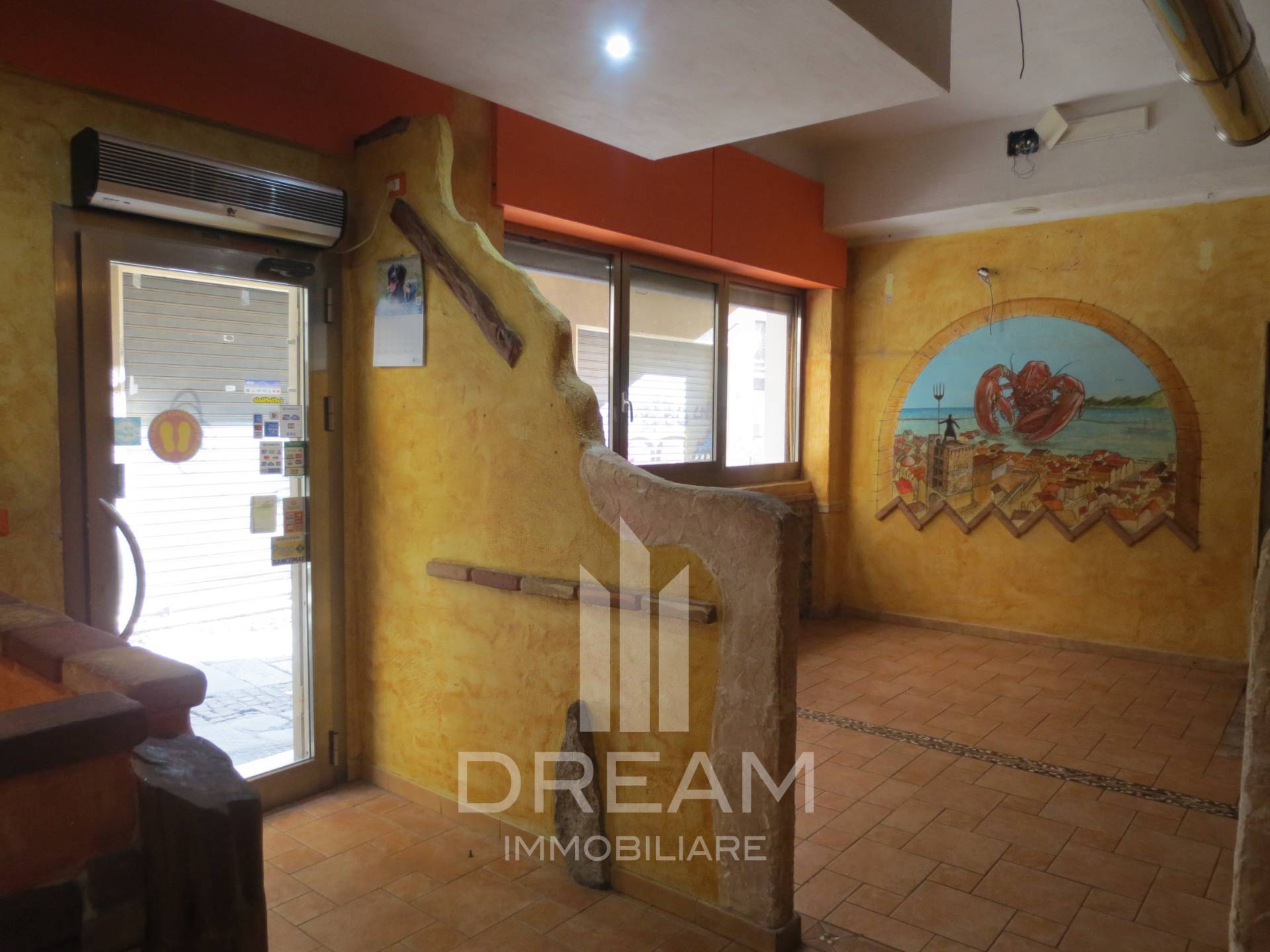 Locale commerciale in affitto a Cagliari, Marina