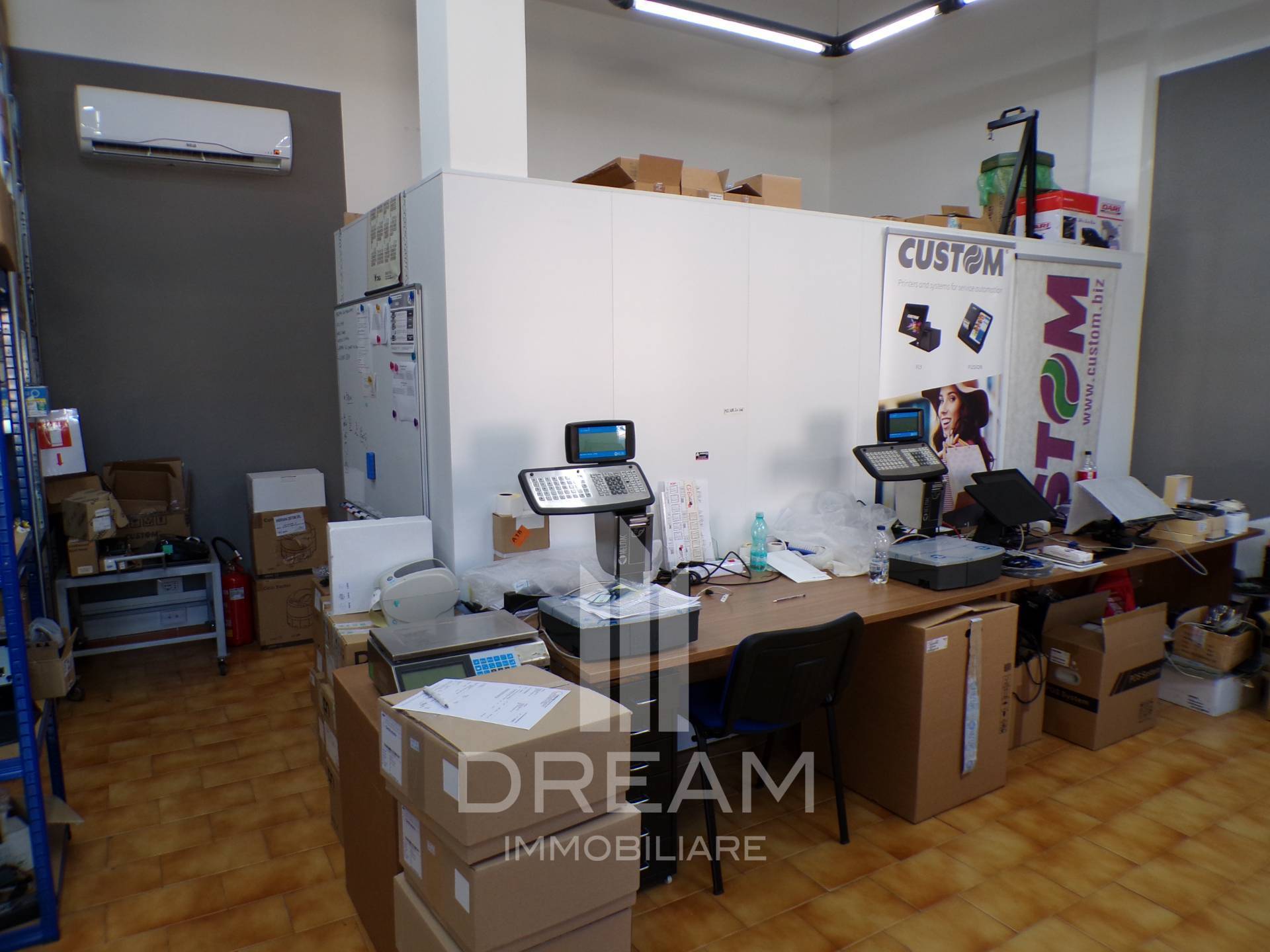 Locale commerciale in vendita a Quartu Sant'Elena