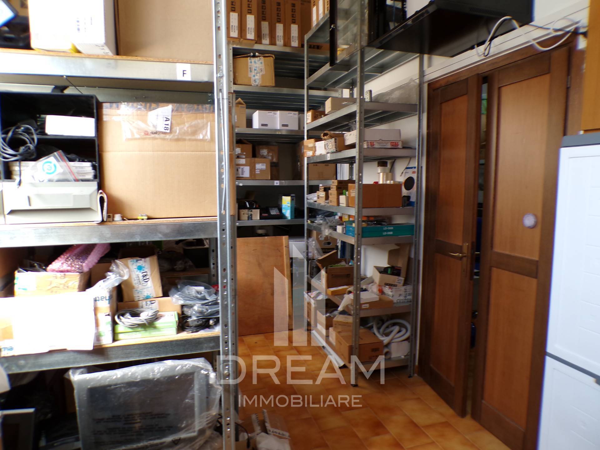 Locale commerciale in vendita a Quartu Sant'Elena