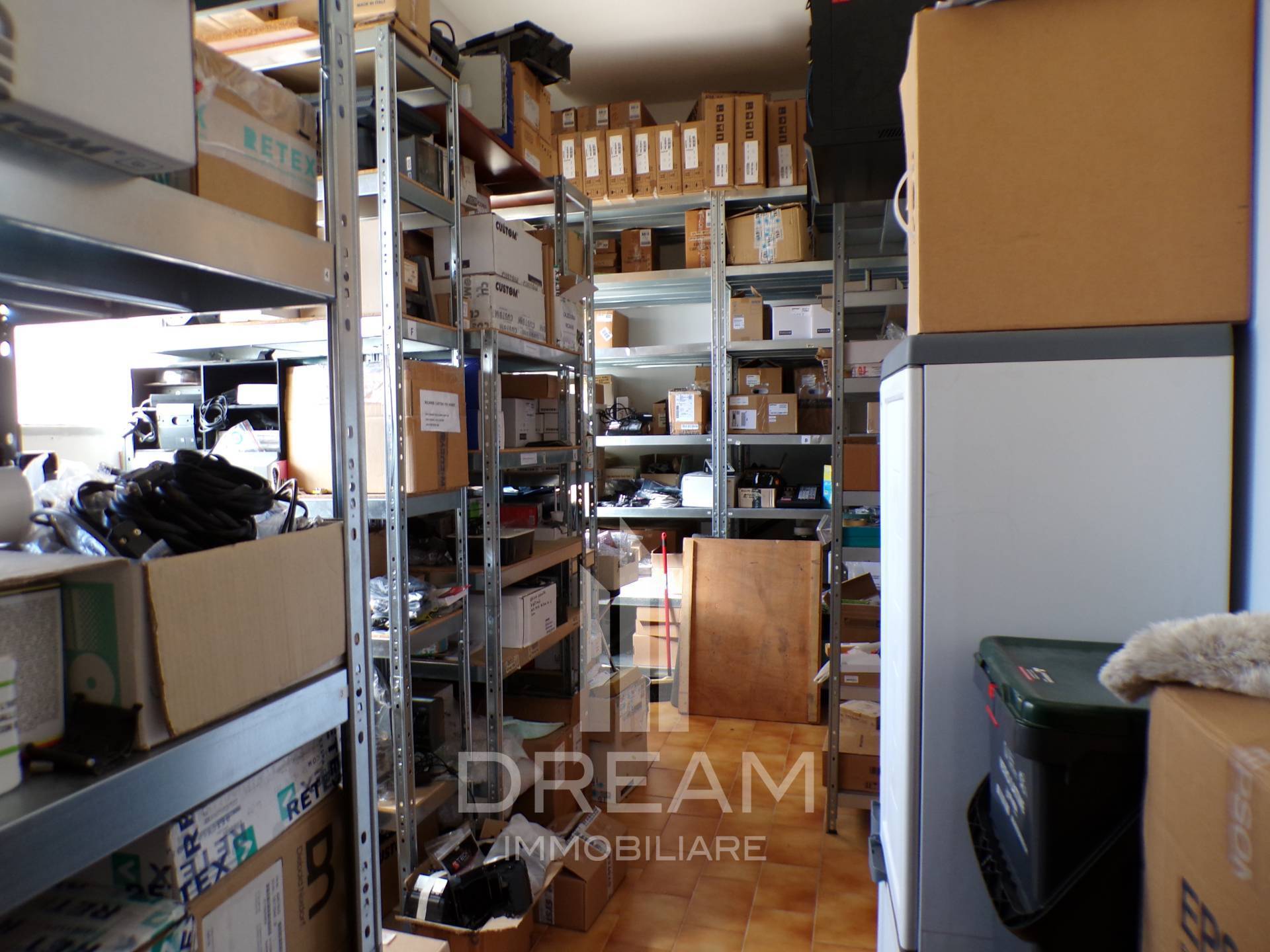 Locale commerciale in vendita a Quartu Sant'Elena