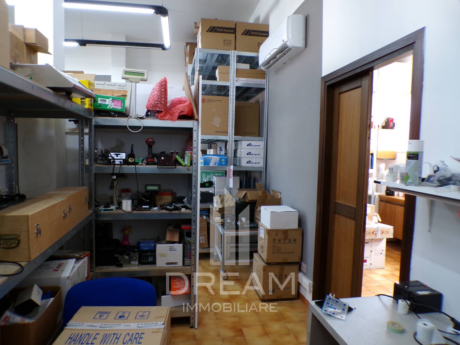 Locale commerciale in vendita a Quartu Sant'Elena