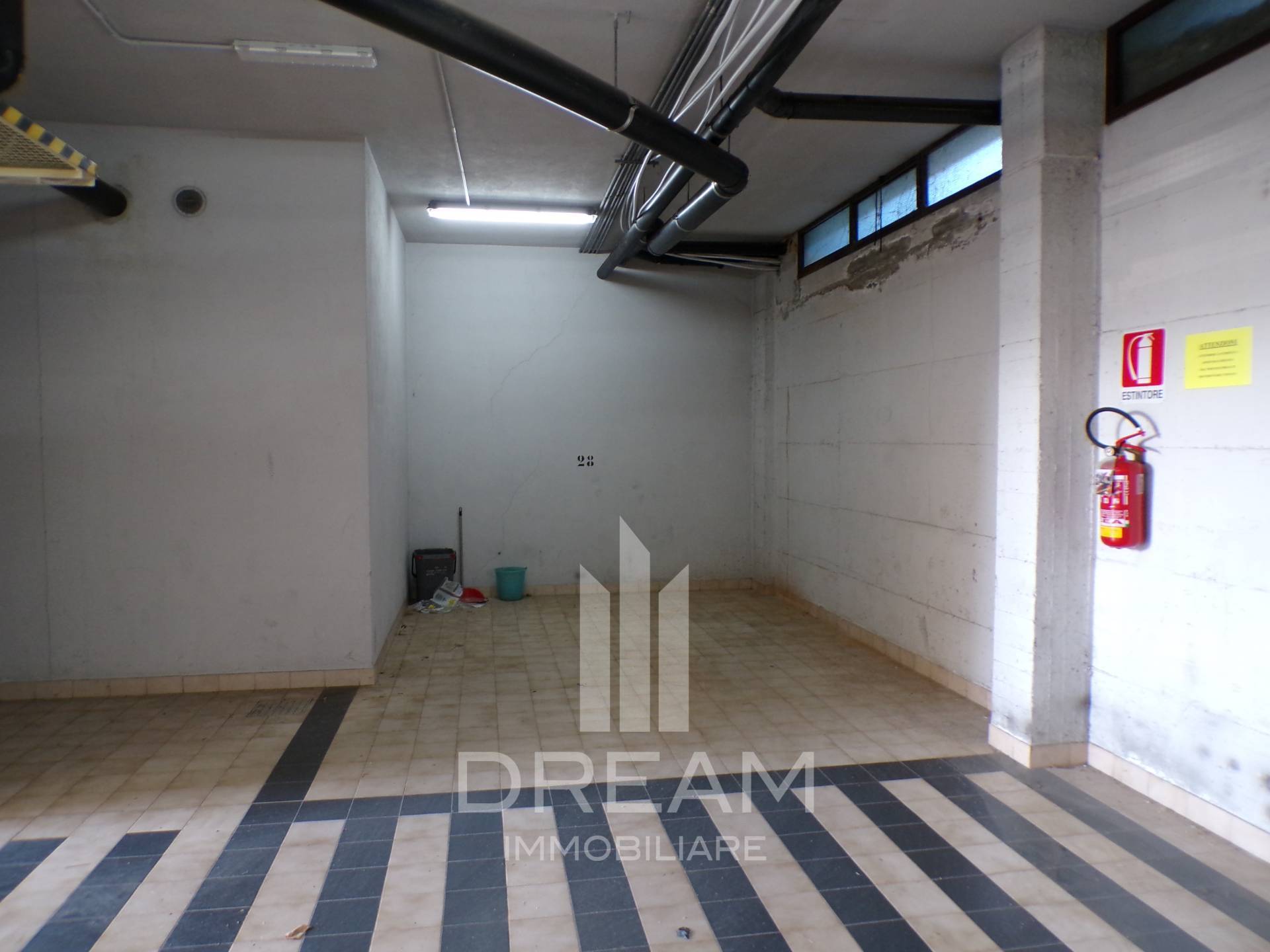 Box / Posto auto in vendita a Cagliari, Is Mirrionis