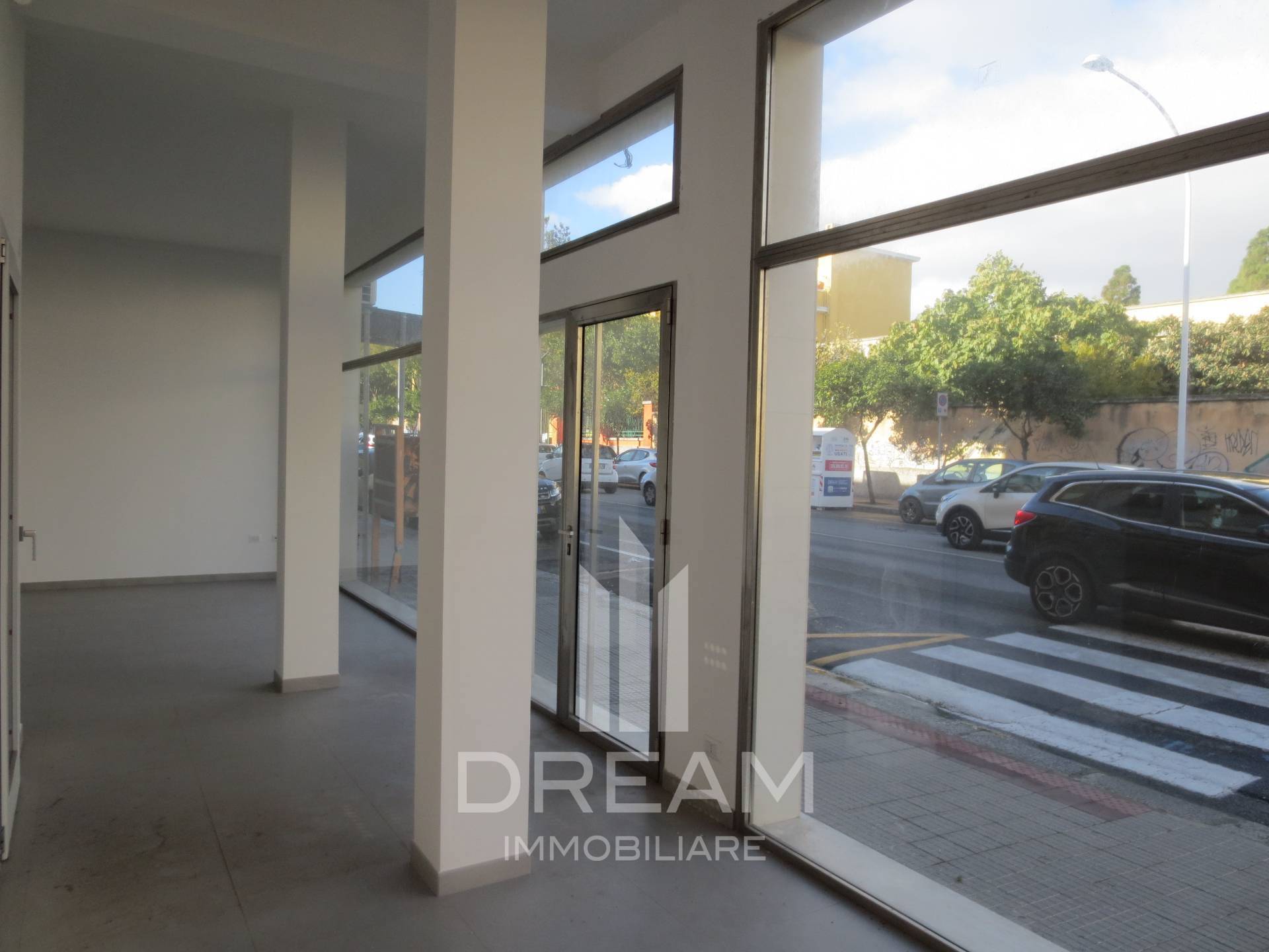 Locale commerciale in vendita a Cagliari, Pirri
