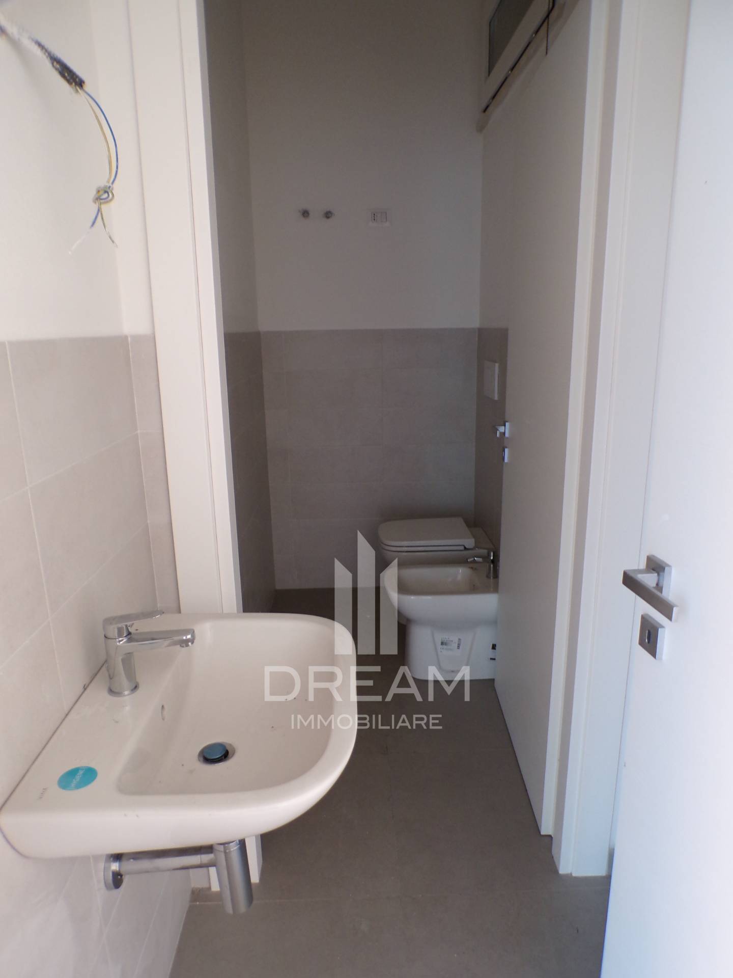 Locale commerciale in vendita a Cagliari, Pirri