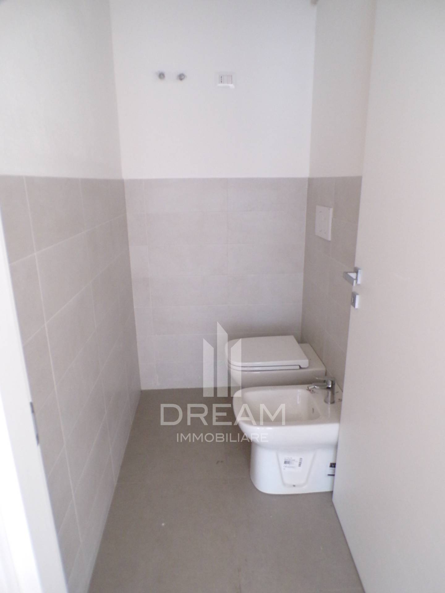 Locale commerciale in vendita a Cagliari, Pirri