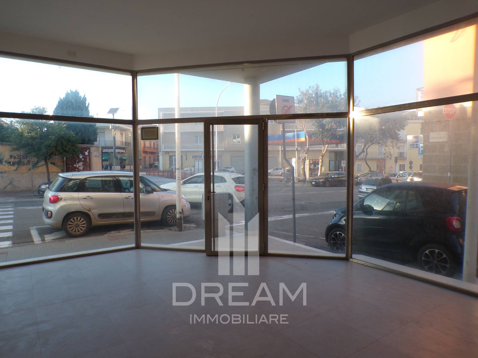 Locale commerciale in affitto a Cagliari, Pirri