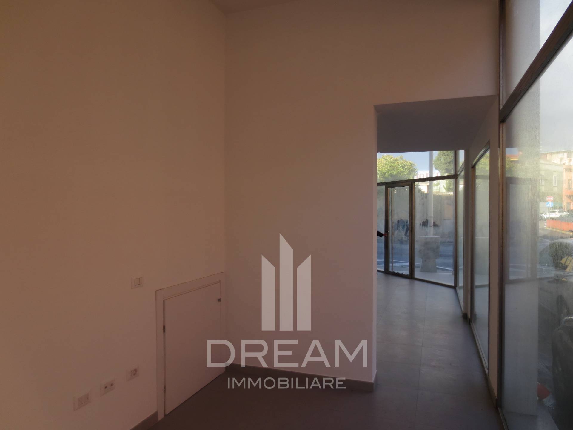 Locale commerciale in affitto a Cagliari, Pirri