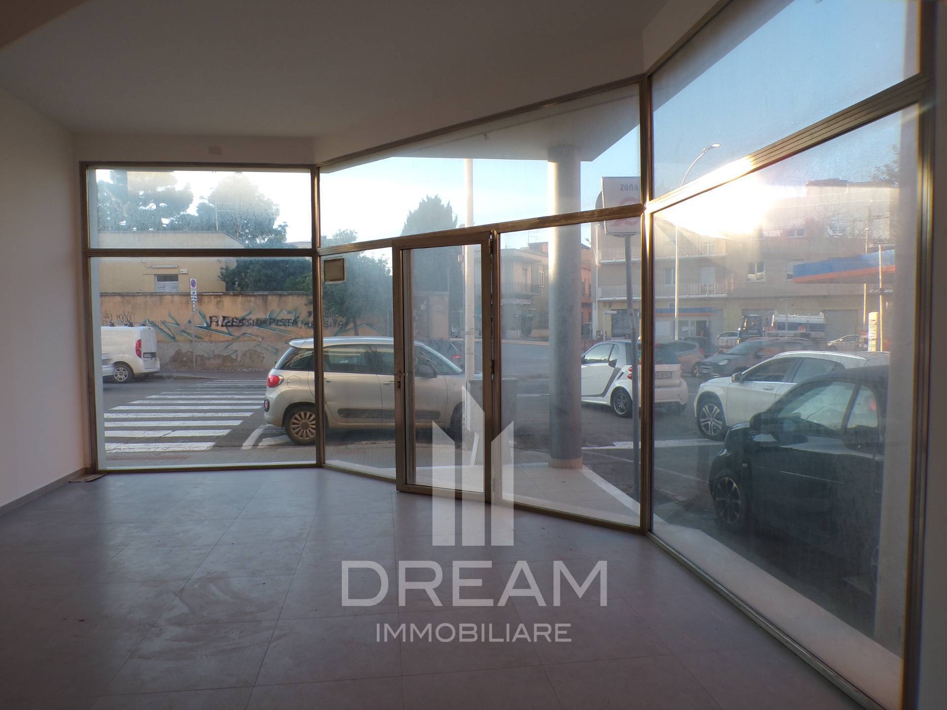 Locale commerciale in affitto a Cagliari, Pirri