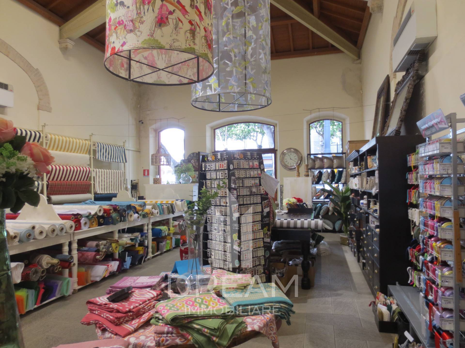 Locale commerciale in affitto a Cagliari