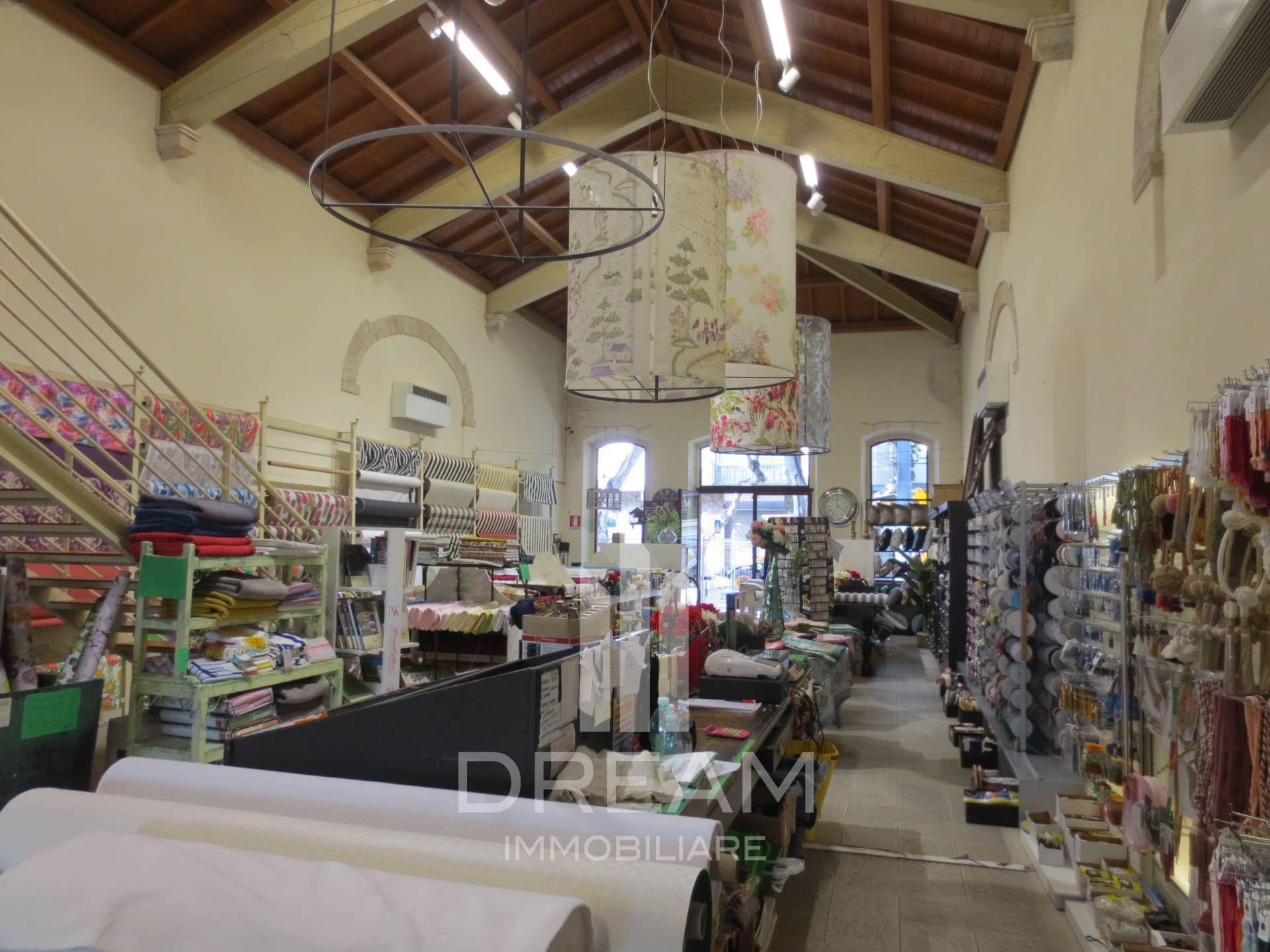 Locale commerciale in affitto a Cagliari