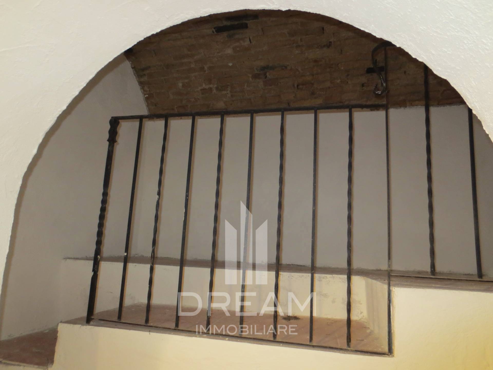 Locale commerciale in affitto a Cagliari