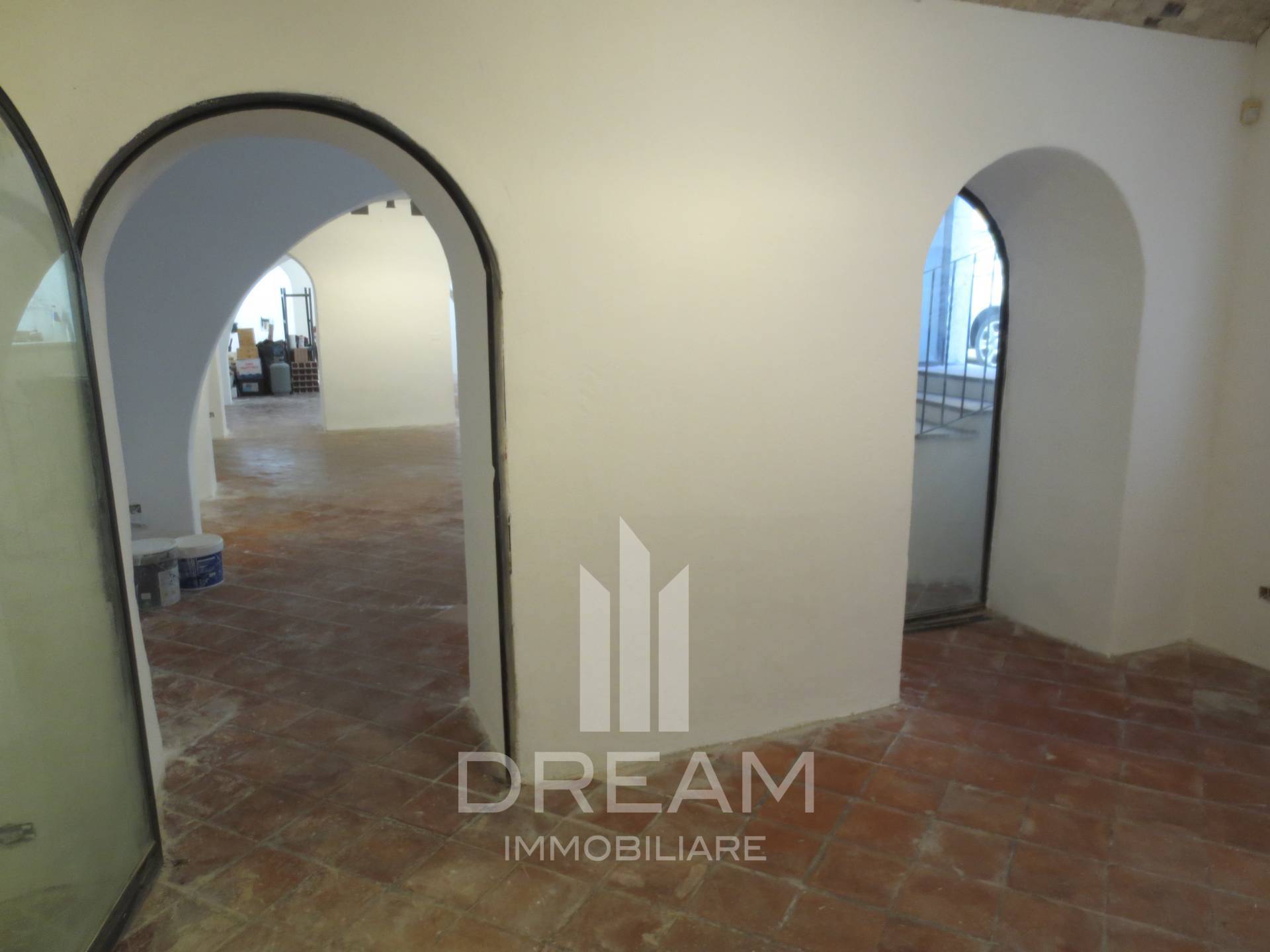 Locale commerciale in affitto a Cagliari