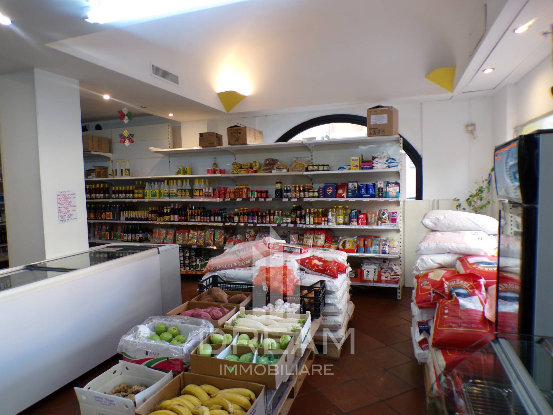 Locale commerciale in affitto a Cagliari, San Benedetto