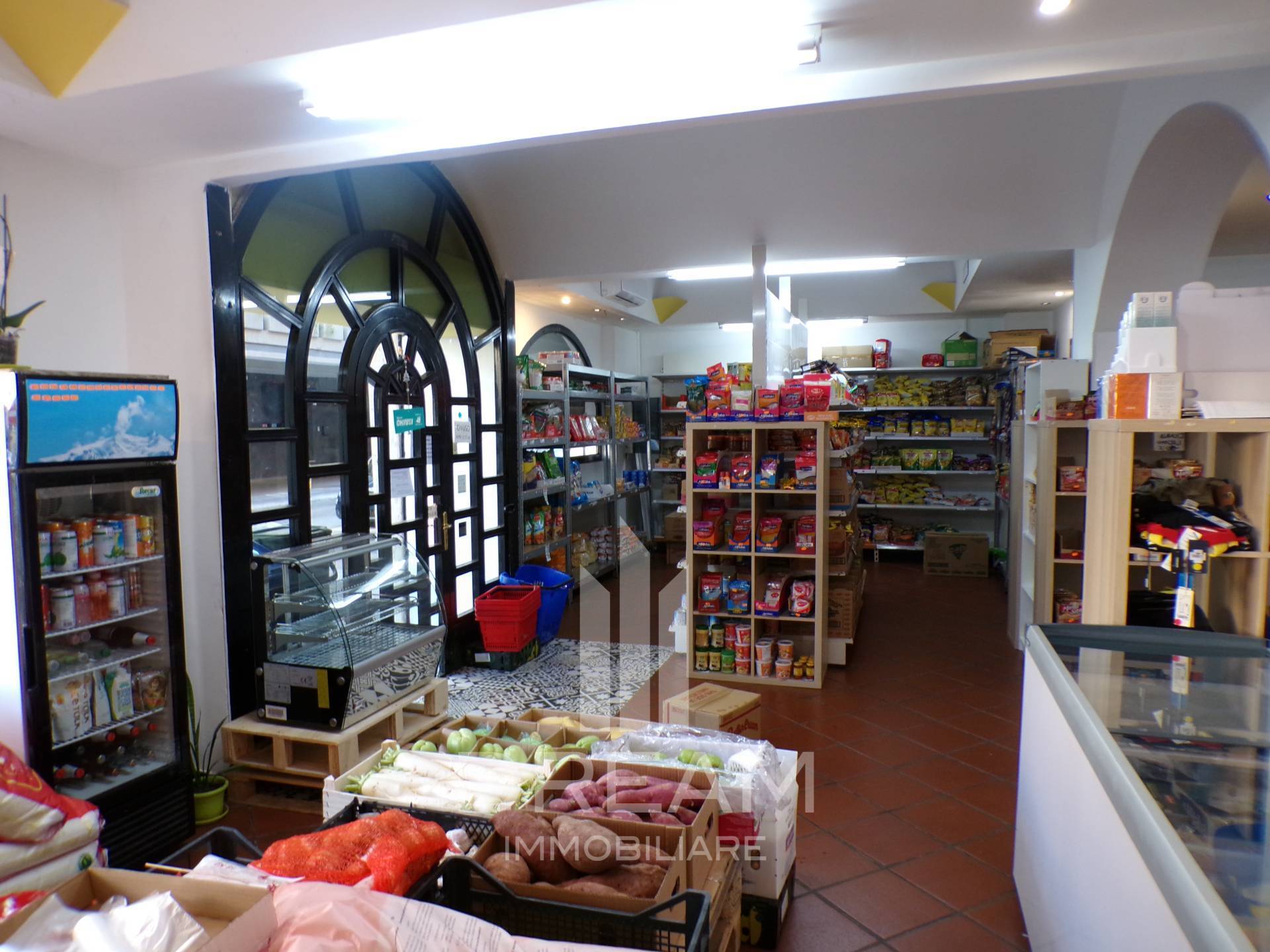 Locale commerciale in affitto a Cagliari, San Benedetto