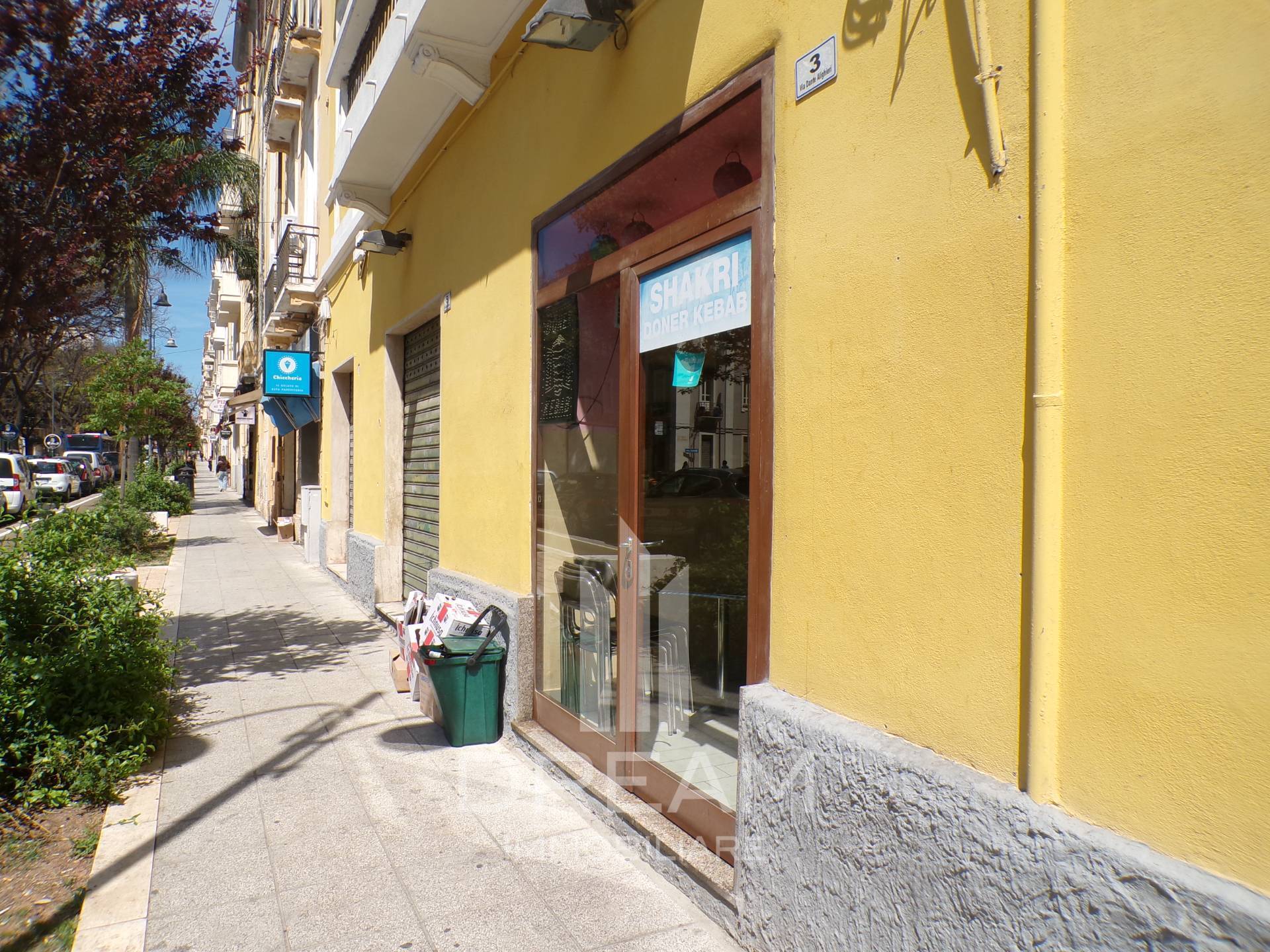 Locale commerciale in vendita a Cagliari, San Benedetto