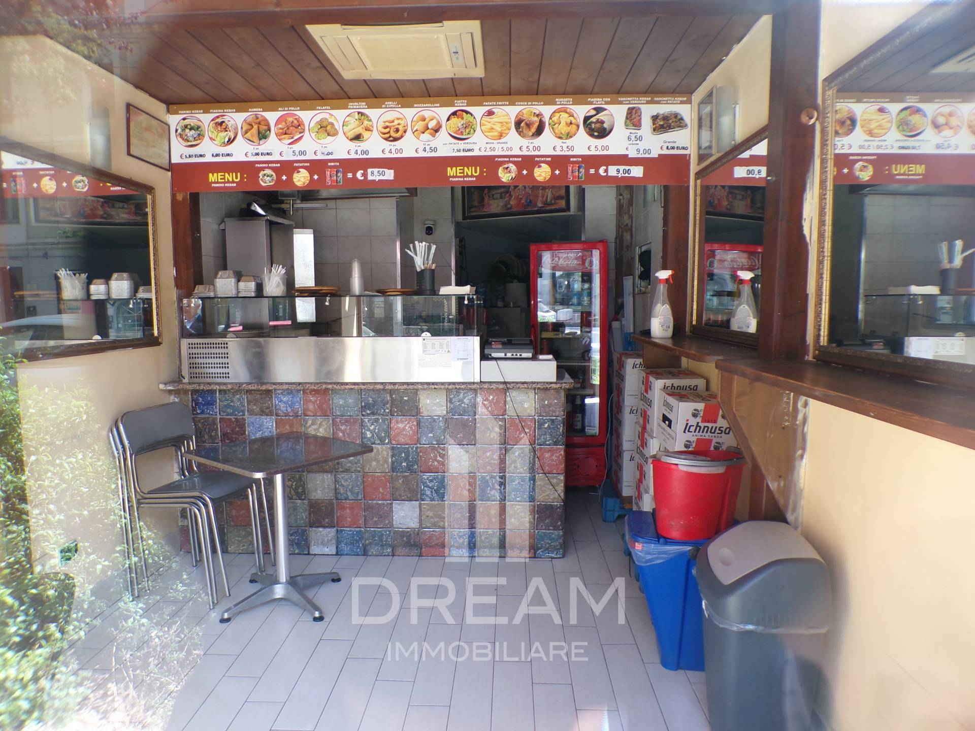 Locale commerciale in vendita a Cagliari, San Benedetto