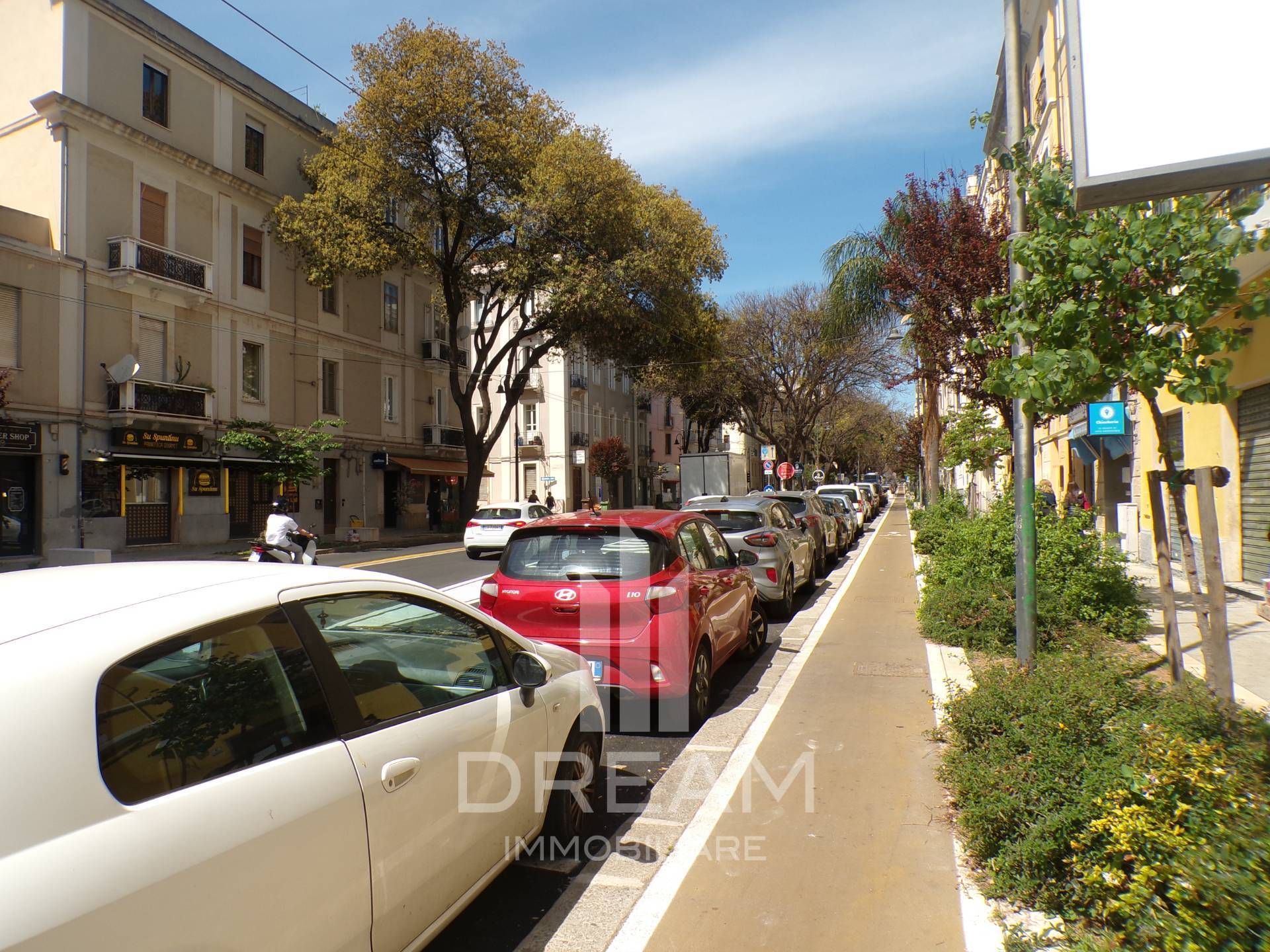Locale commerciale in vendita a Cagliari, San Benedetto