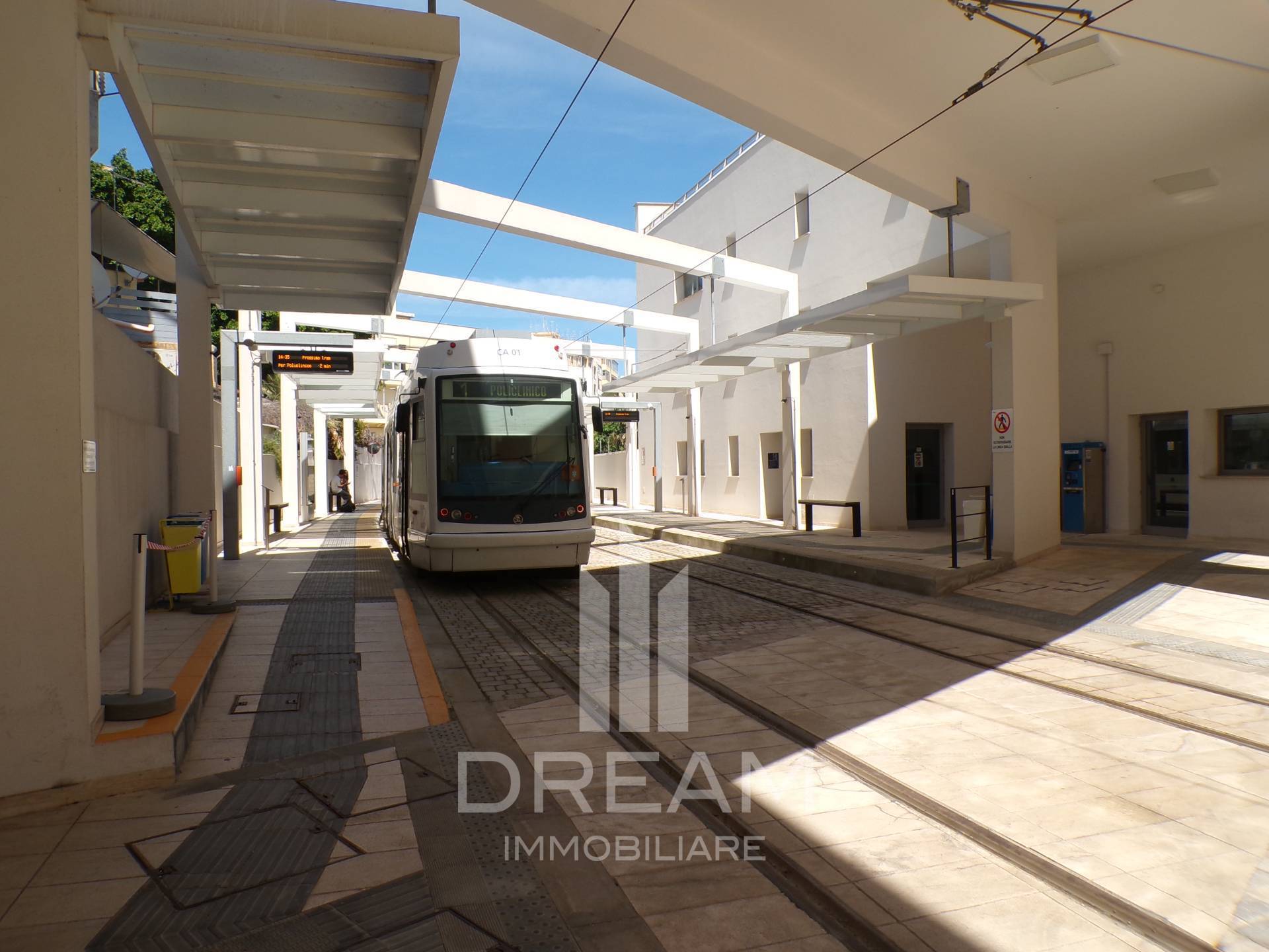 Locale commerciale in vendita a Cagliari, San Benedetto