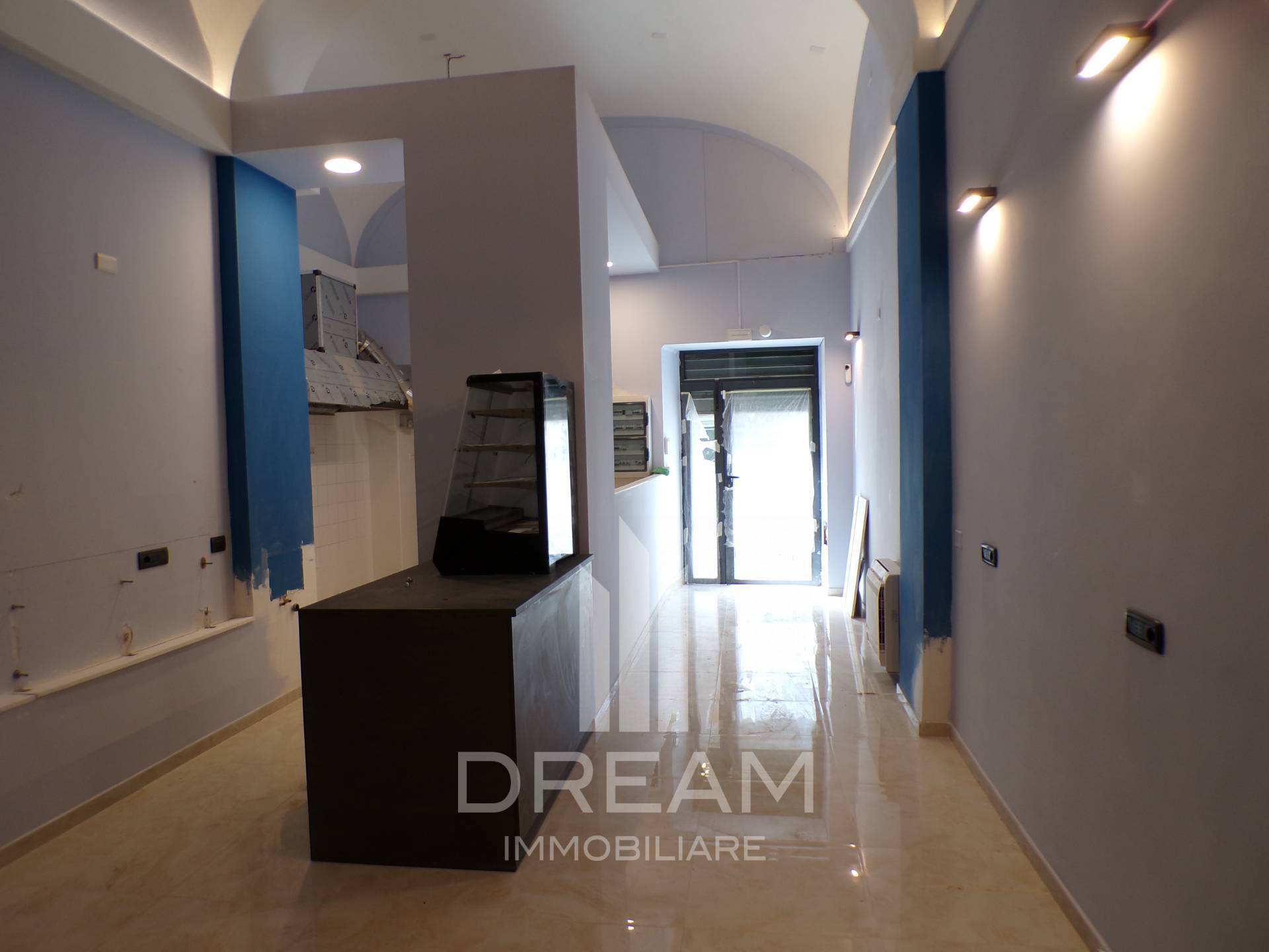 Locale commerciale in affitto a Cagliari