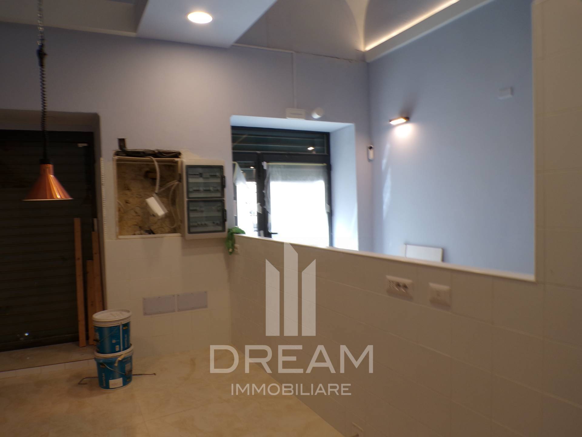 Locale commerciale in affitto a Cagliari