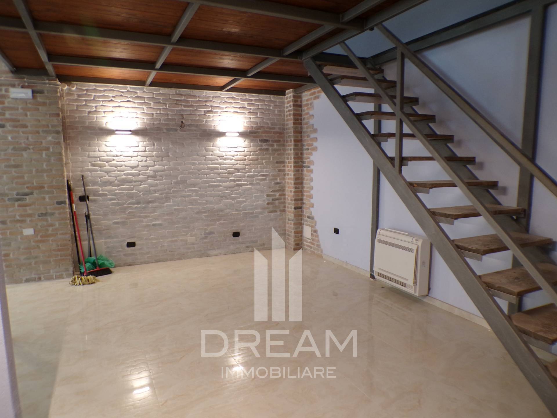 Locale commerciale in affitto a Cagliari