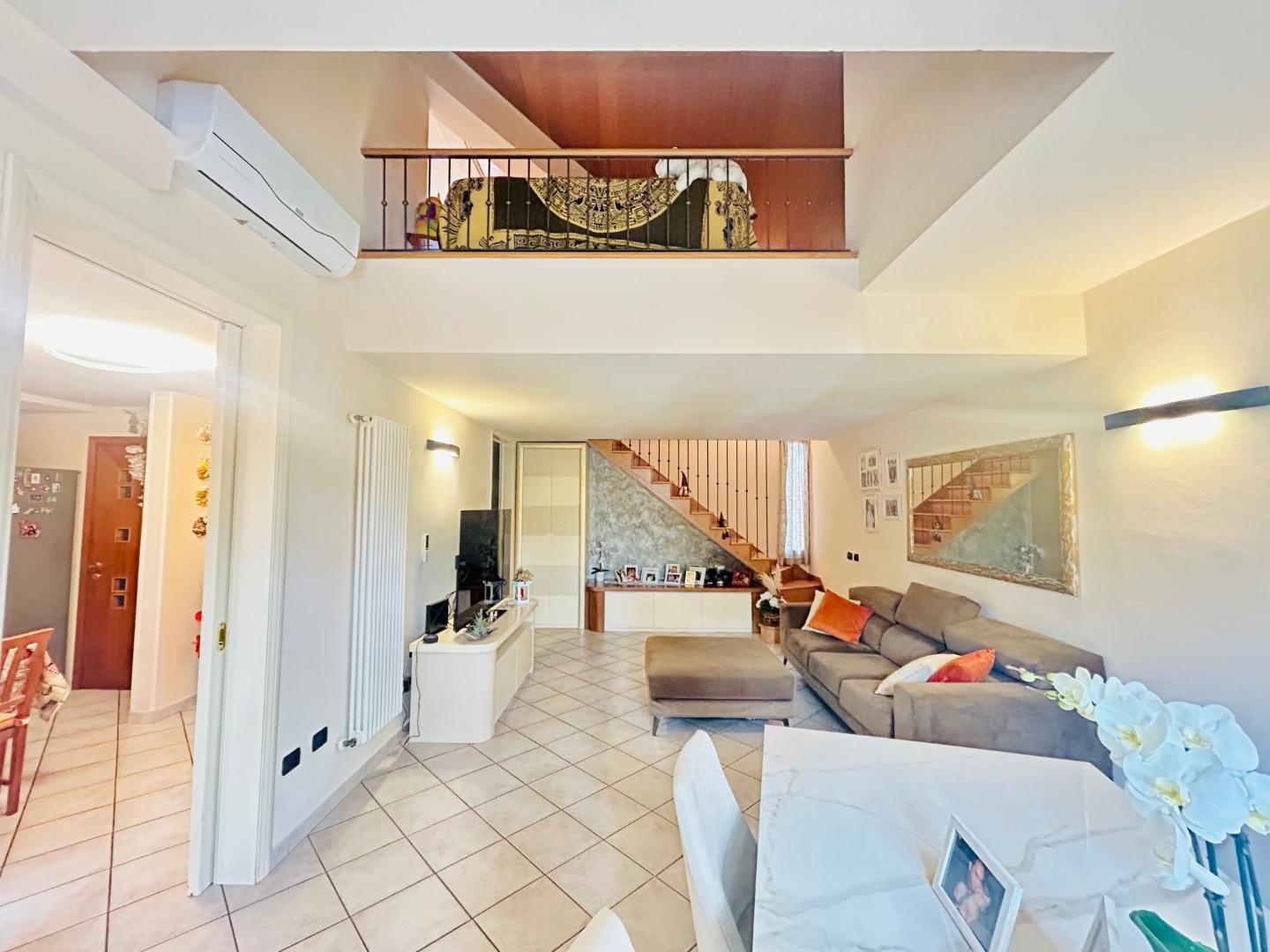 Appartamento con terrazzo, San Miniato basso