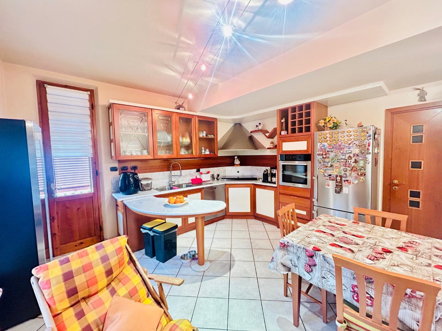 Appartamento con terrazzo, San Miniato basso