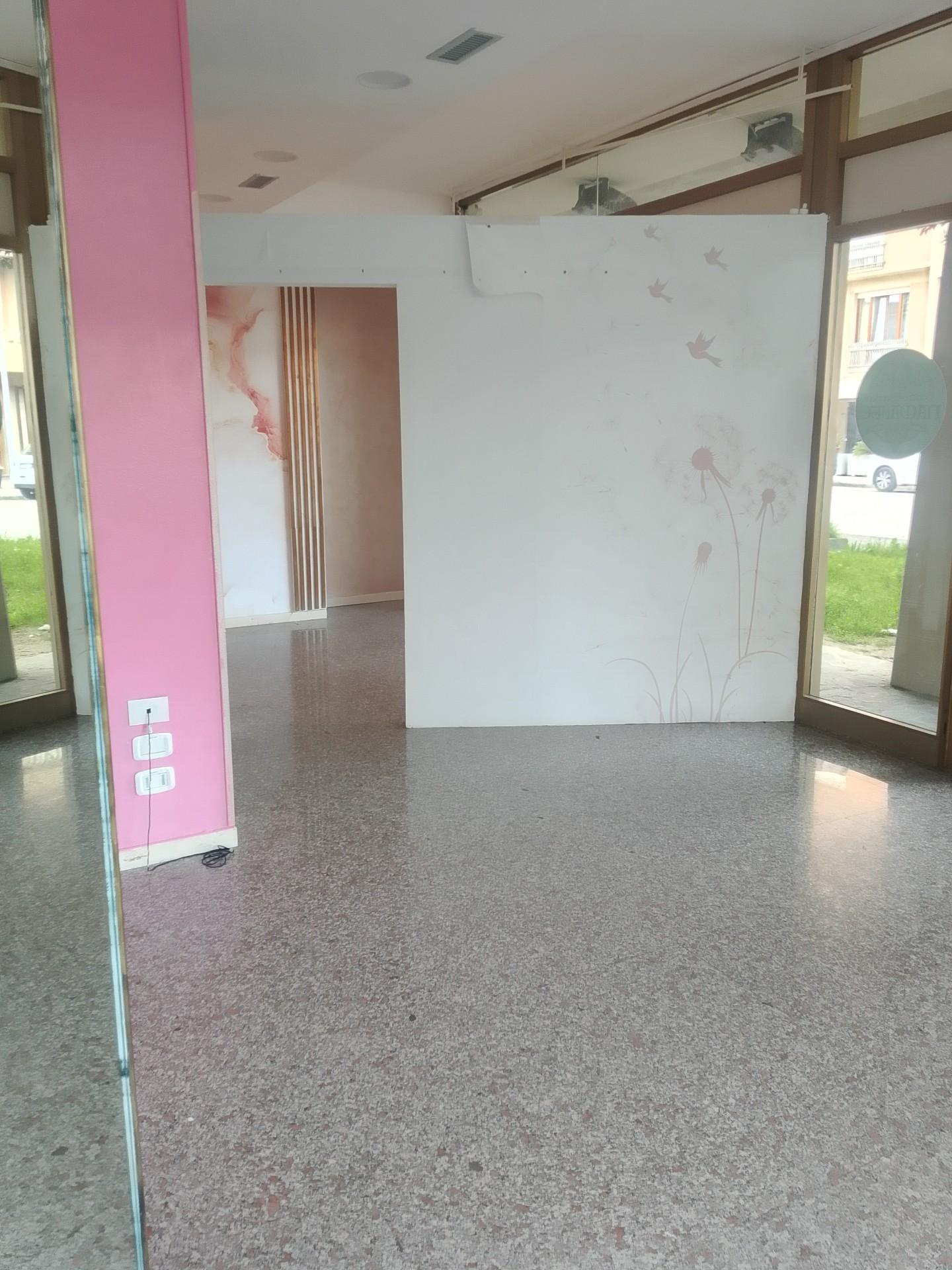 Locale commerciale in affitto a Empoli