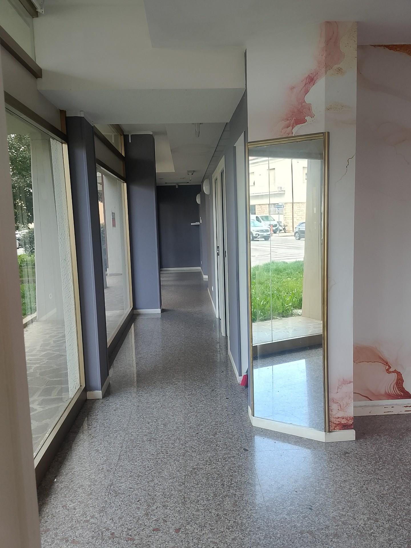 Locale commerciale in affitto a Empoli