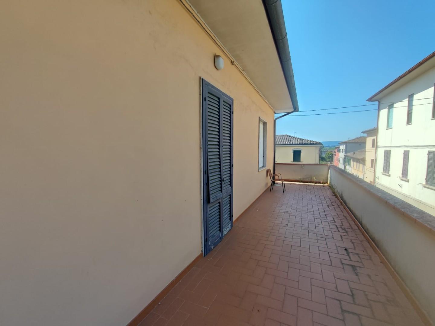 Attico con terrazzo, Palaia forcoli